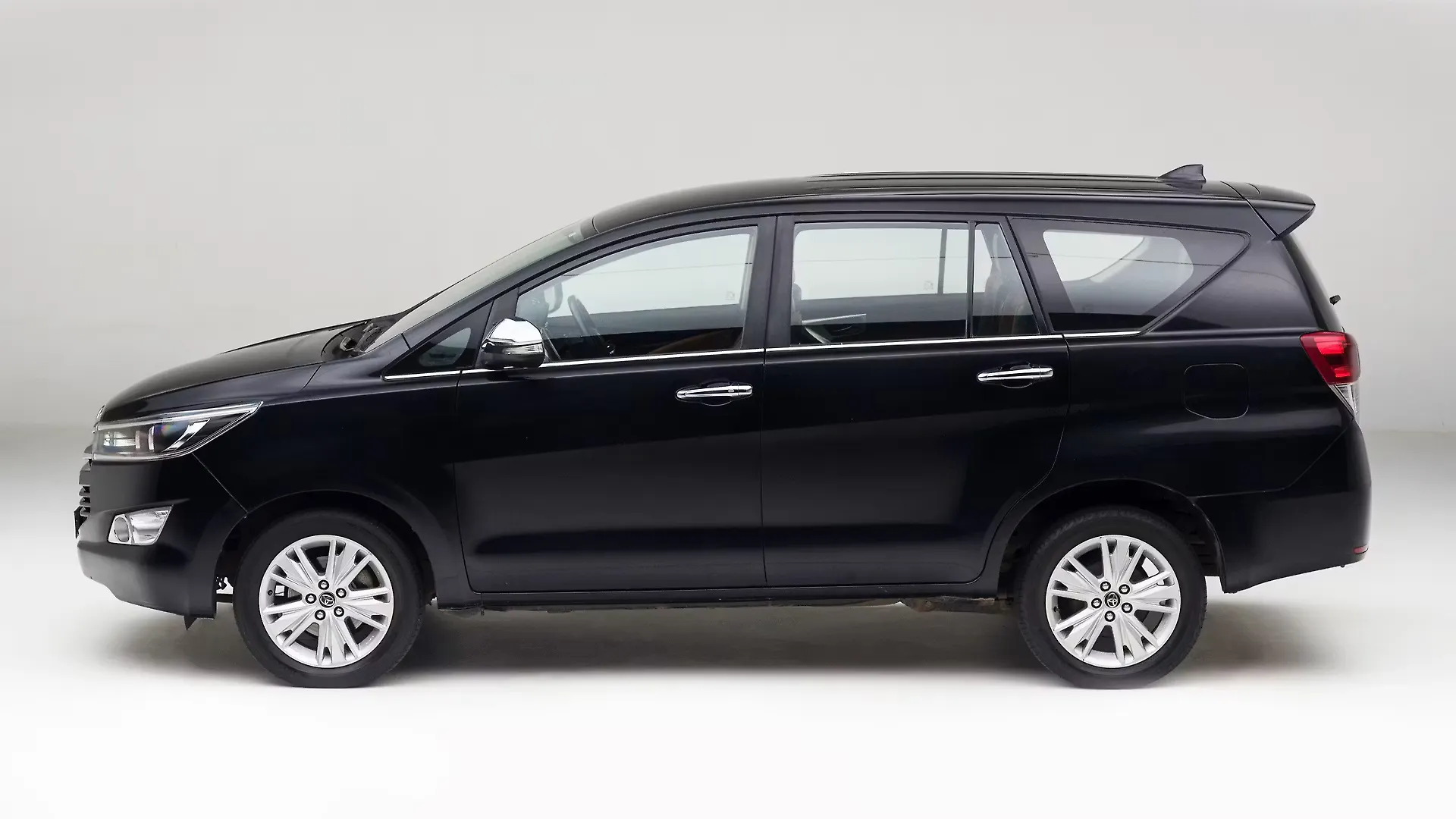 toy innova crysta