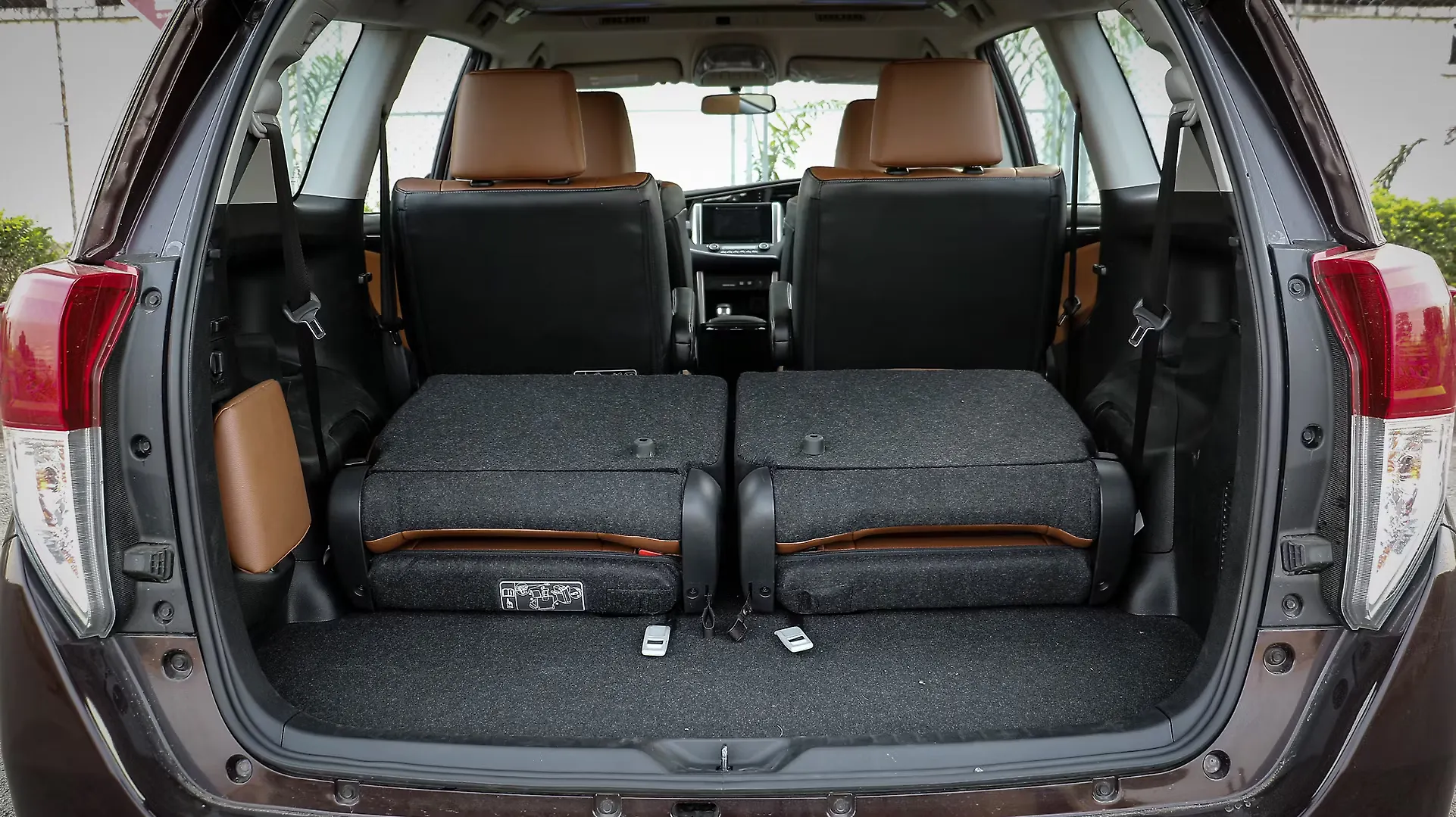 Innova Vs Innova Crysta Seating Capacity Innova Crysta Boot Space