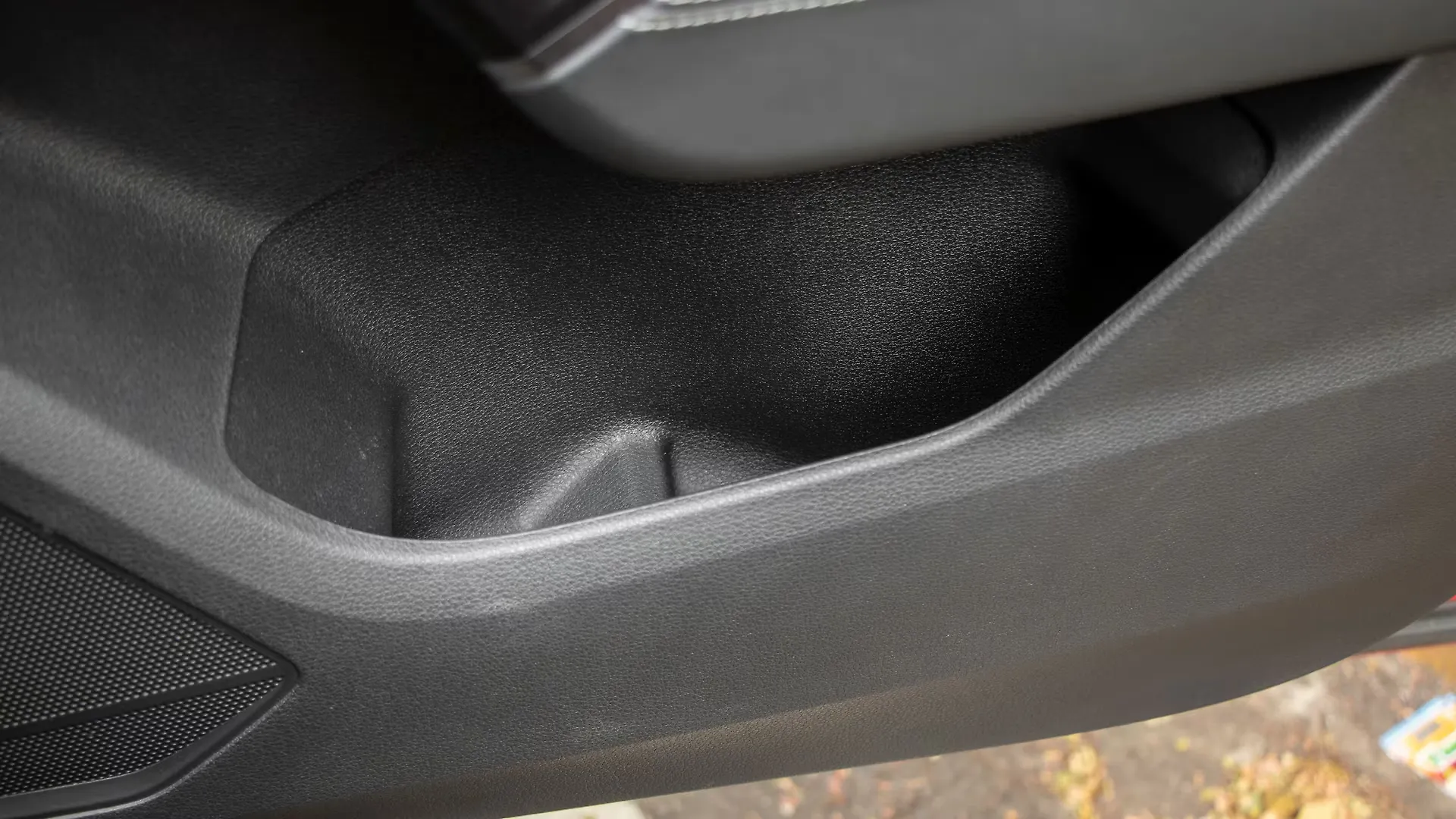 Q2 Driver Side Front Door Pocket Image, Q2 Photos in India CarWale