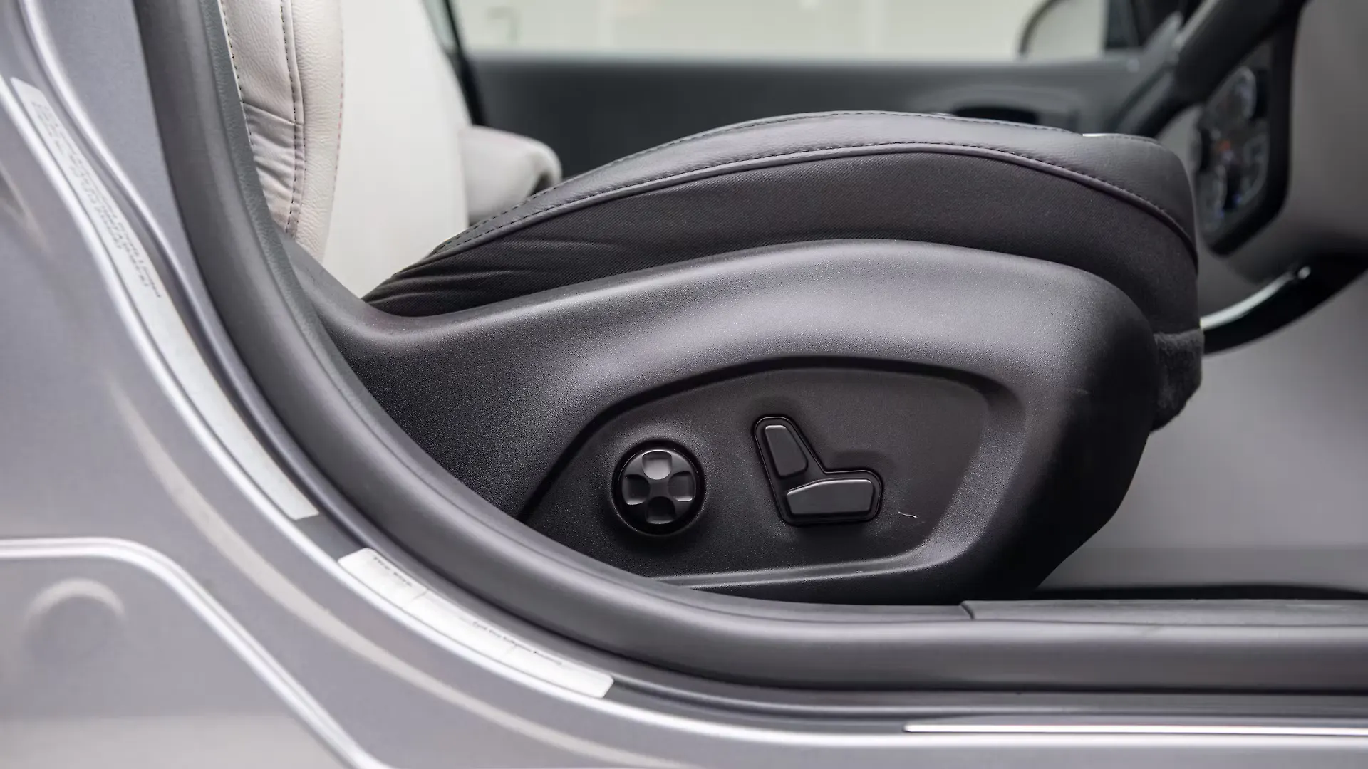 Compass Seat Adjustment Electric for Driver Image, Compass Photos in