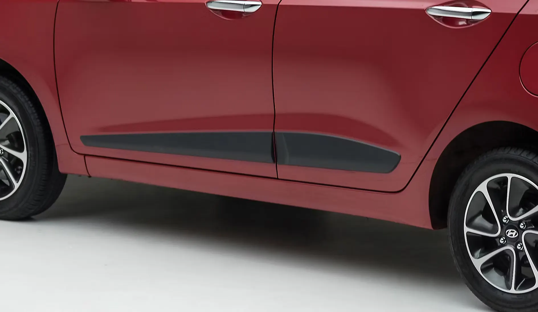 Grand i10 Side Cladding Image, Grand i10 Photos in India CarWale