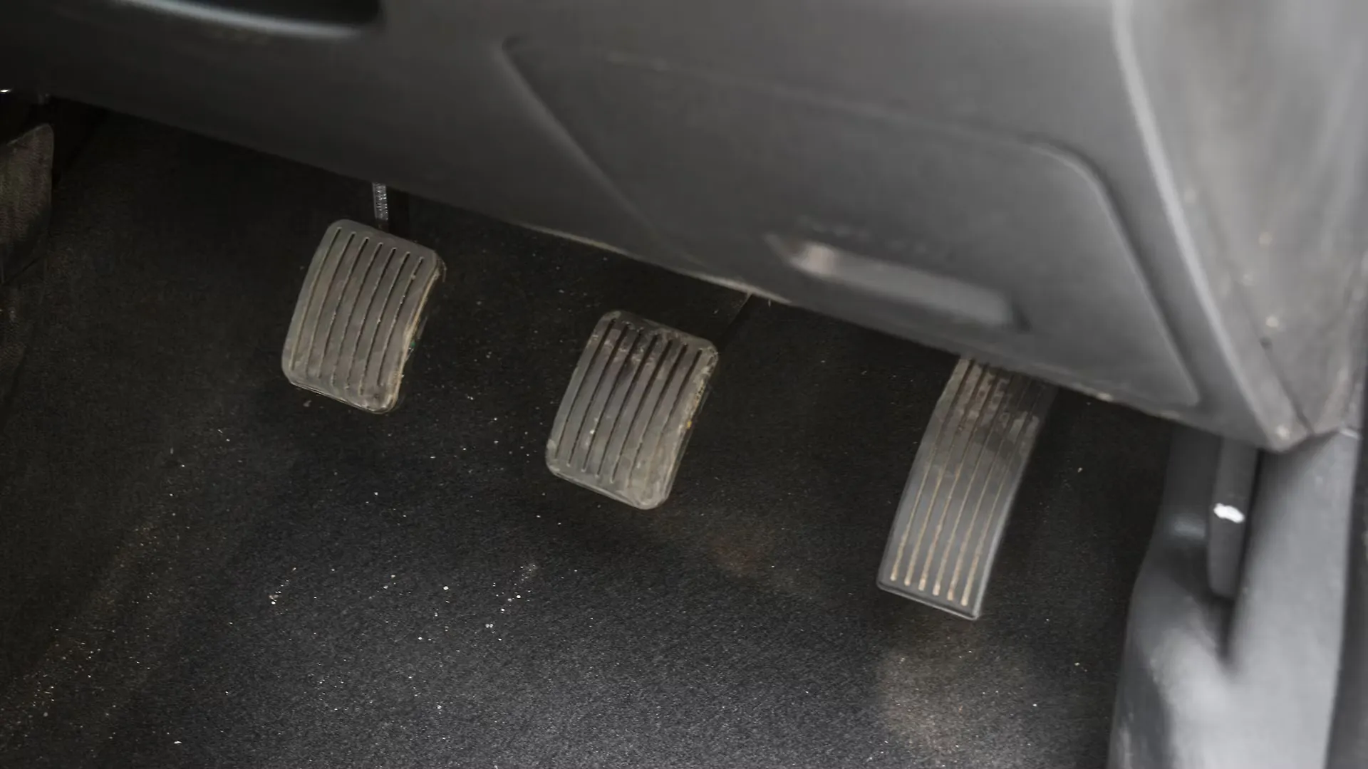 Xcent Pedals/Foot Controls Image, Xcent Photos in India CarWale