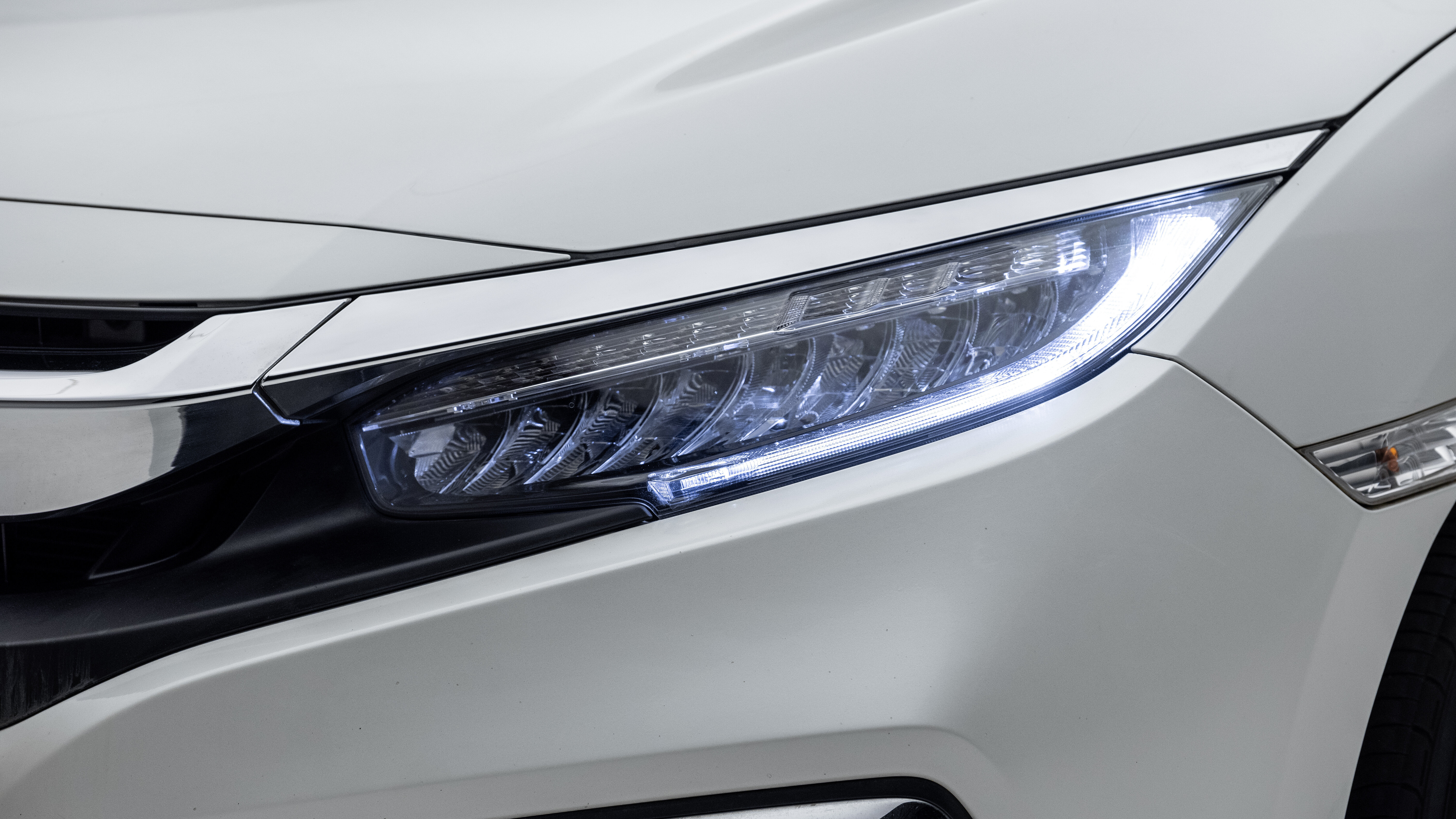 Civic Daytime Running Lamp (DRL) Image, Civic Photos in India - CarWale