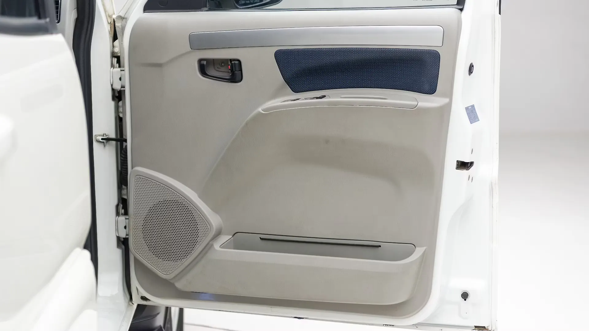 Scorpio Front Right Door Pad Image, Scorpio Photos in India CarWale