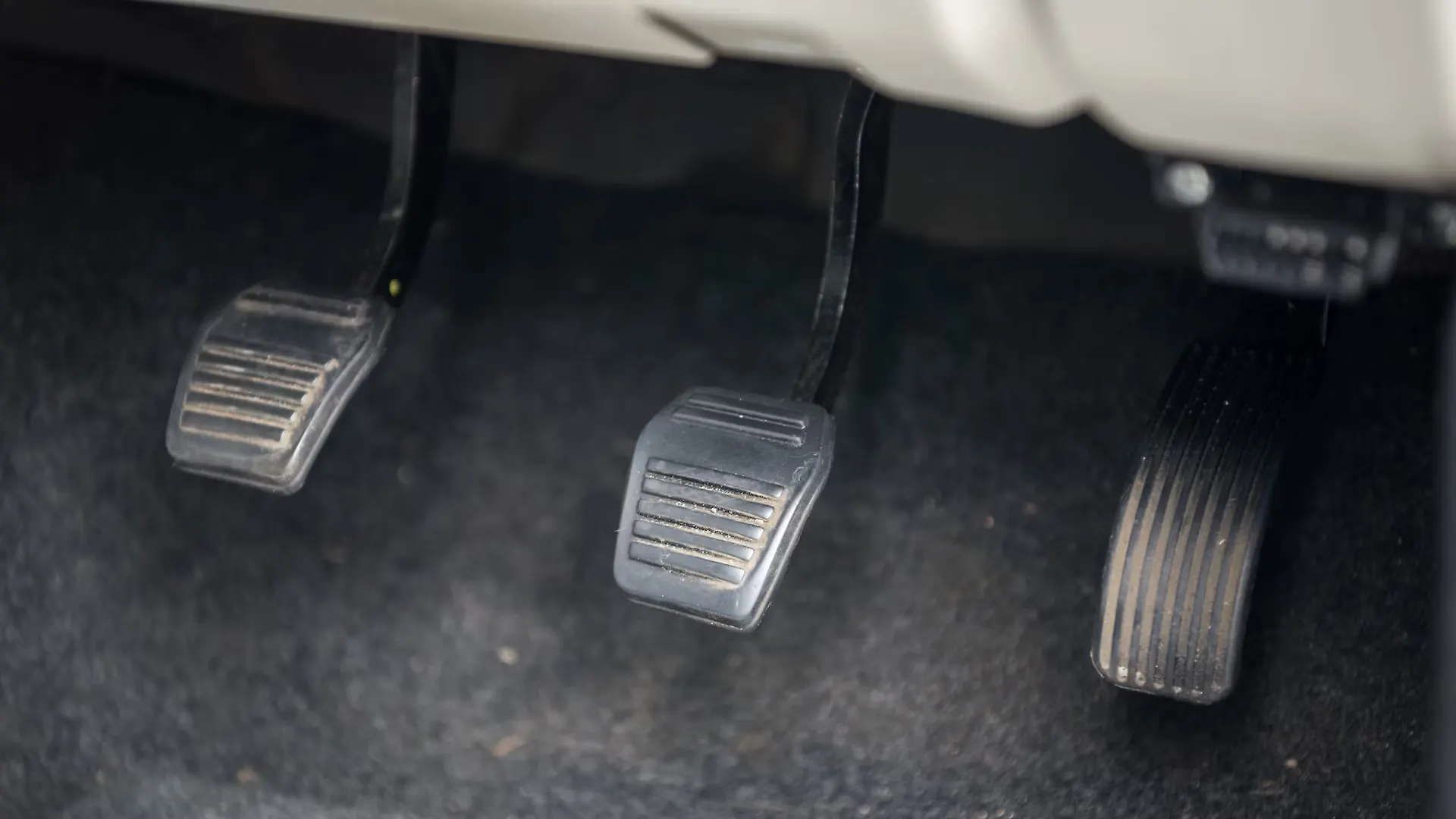 Scorpio Pedals/Foot Controls Image, Scorpio Photos in India - CarWale