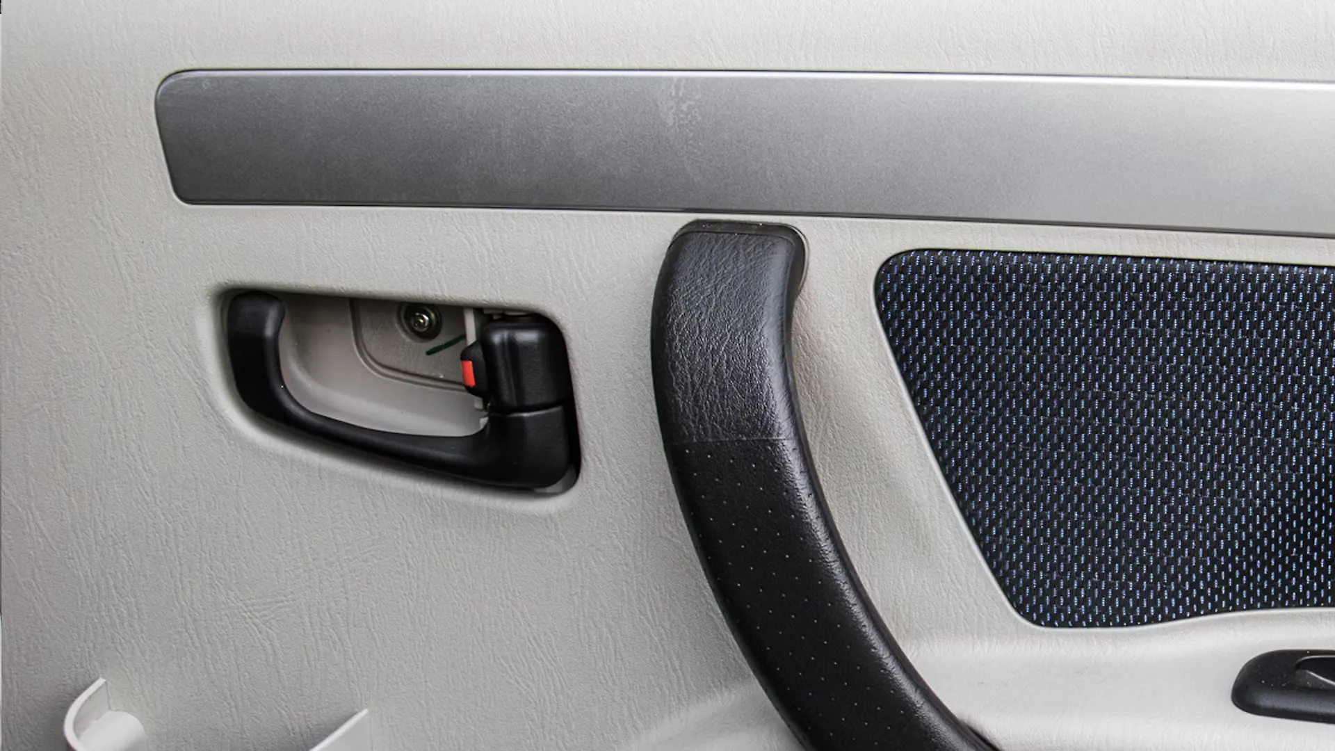 Scorpio Rear Door Pad Handle Image, Scorpio Photos in India CarWale