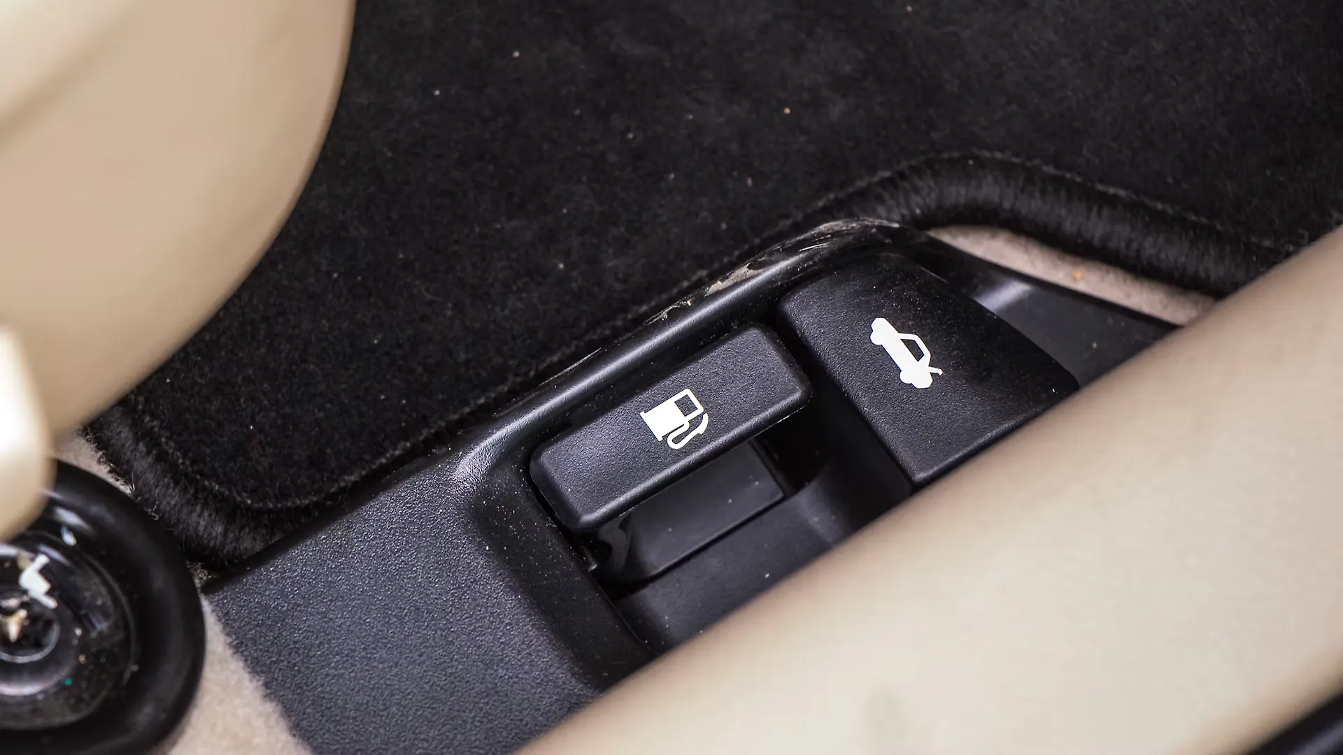 Yaris Boot Release Lever/Fuel Lid Release Lever Image, Yaris Photos in