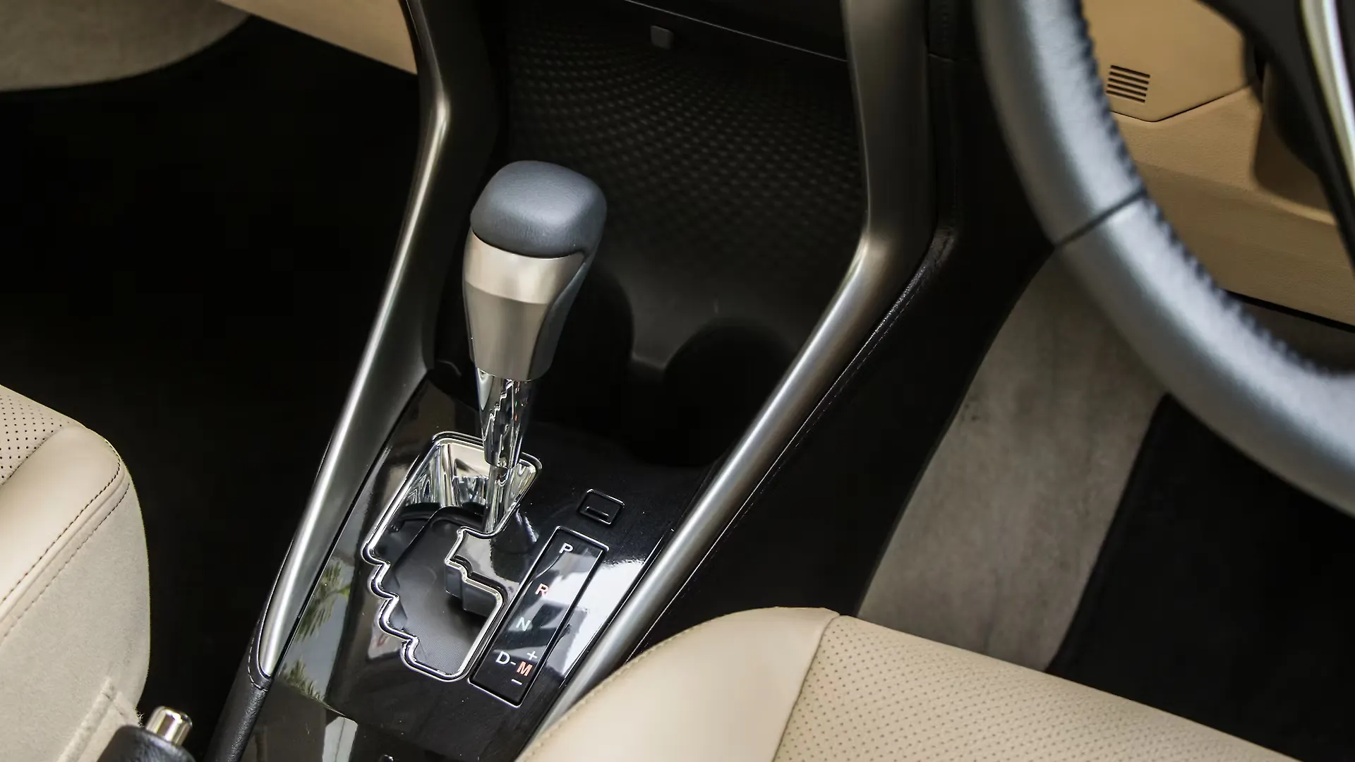 Yaris Gear Shifter/Gear Shifter Stalk Image, Yaris Photos in India