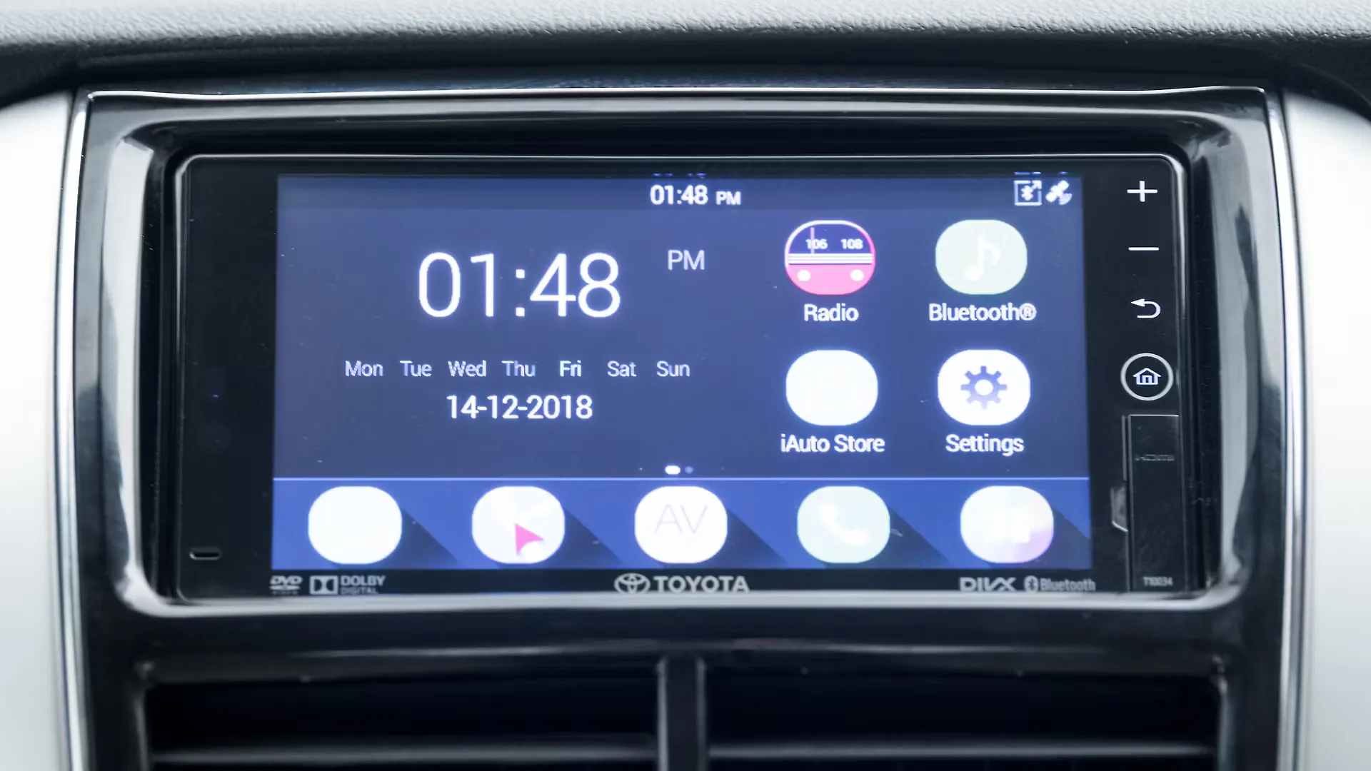 Yaris Infotainment System Image, Yaris Photos in India - CarWale