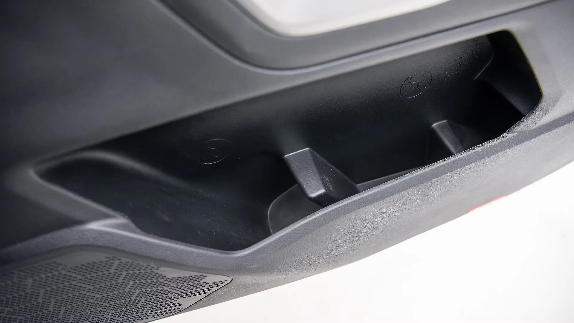 Harrier Driver Side Front Door Pocket Image, Harrier Photos in India