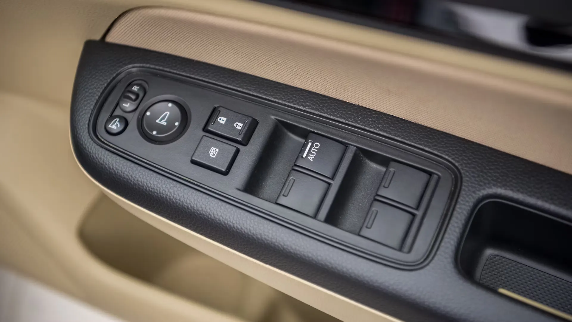 Amaze Front Driver Power Window Switches Image, Amaze Photos in India