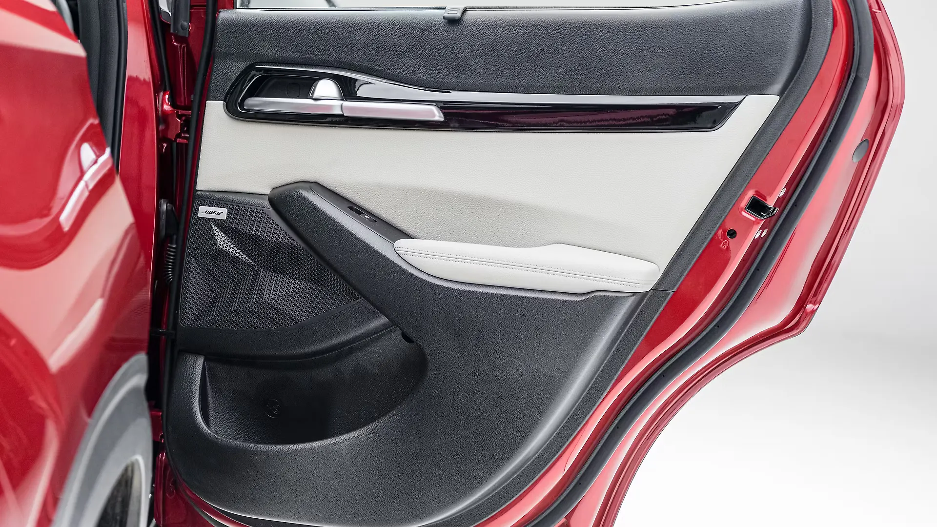 Seltos Rear Door Pad Image, Seltos Photos in India CarWale