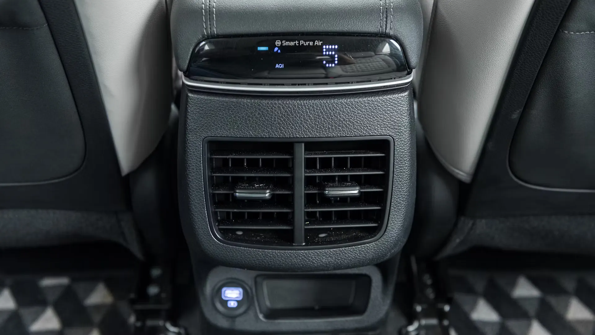 Seltos Rear Row Air Vent Image, Seltos Photos in India CarWale