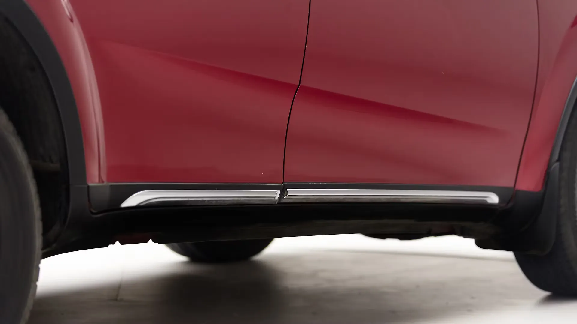 XUV500 Side Cladding Image, XUV500 Photos in India CarWale