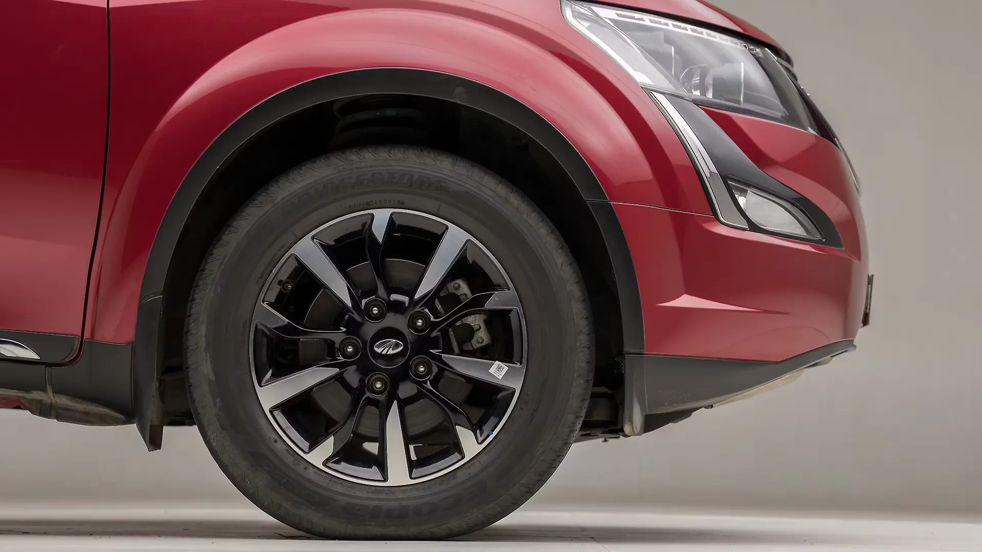 XUV500 Wheel Image, XUV500 Photos in India CarWale