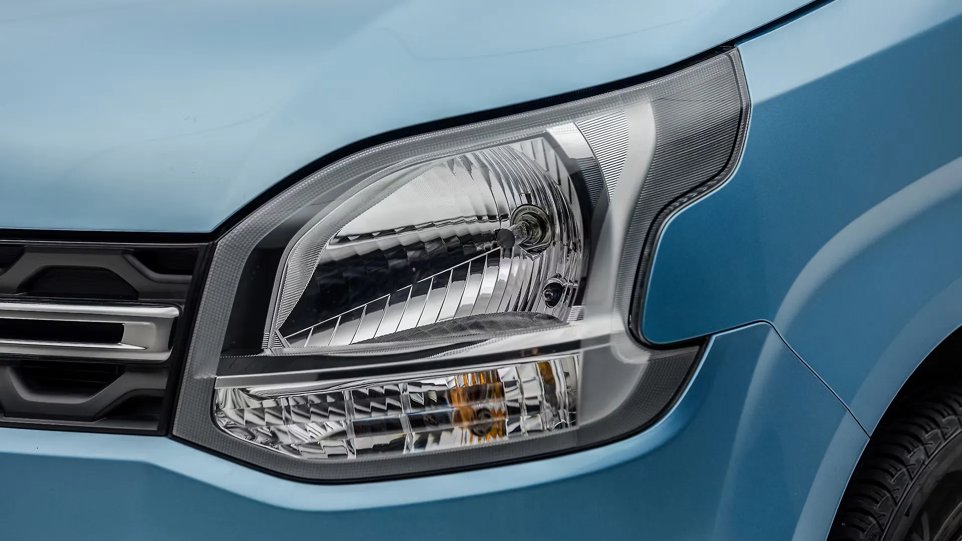 Wagon R Headlight Image, Wagon R Photos in India - CarWale