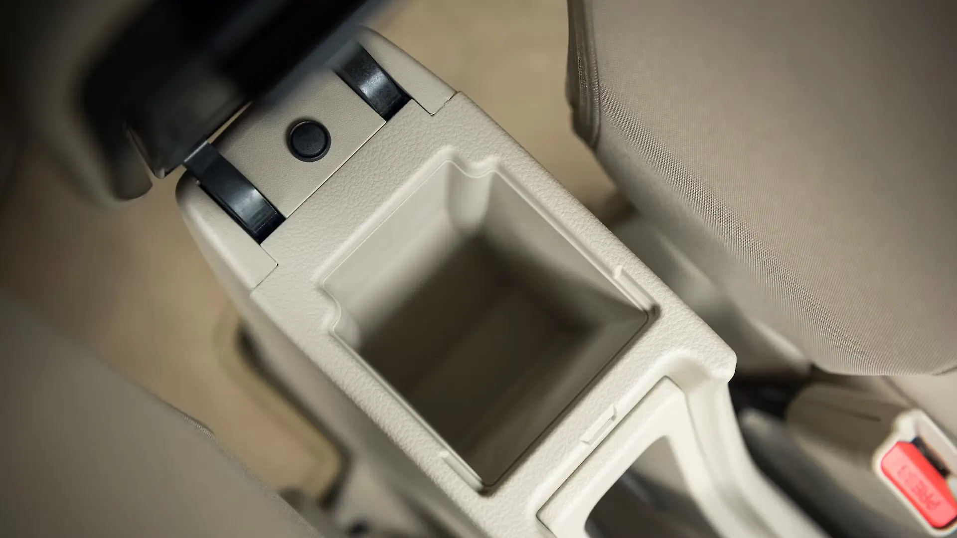 Ertiga Front Centre Arm Rest Storage Image, Ertiga Photos in India