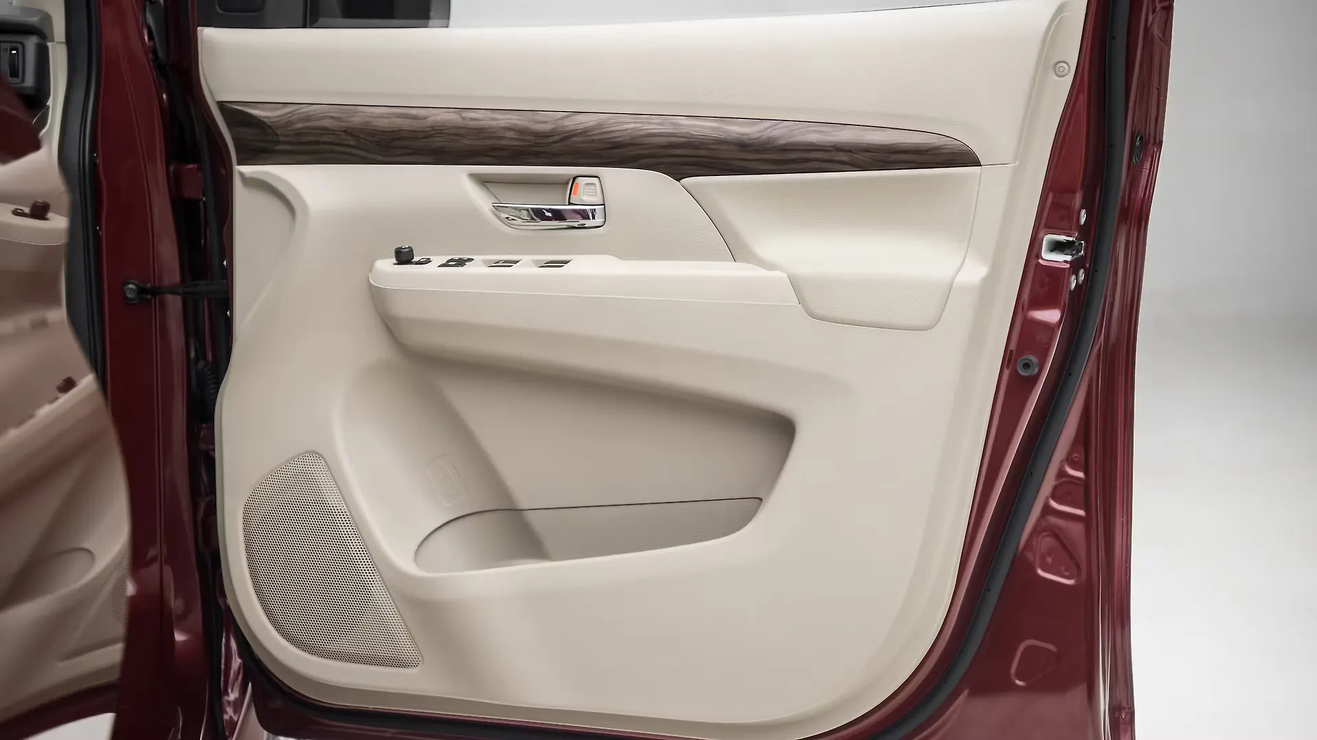 Ertiga Front Right Door Pad Image, Ertiga Photos in India CarWale