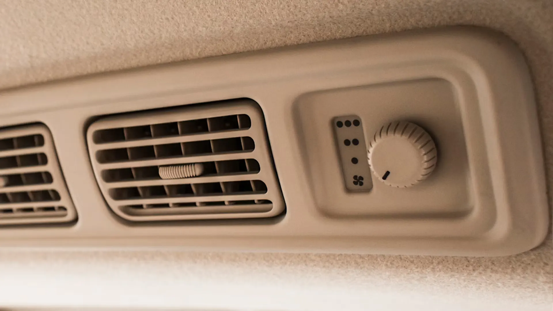 Ertiga Second Row AC Controls Image, Ertiga Photos in India CarWale