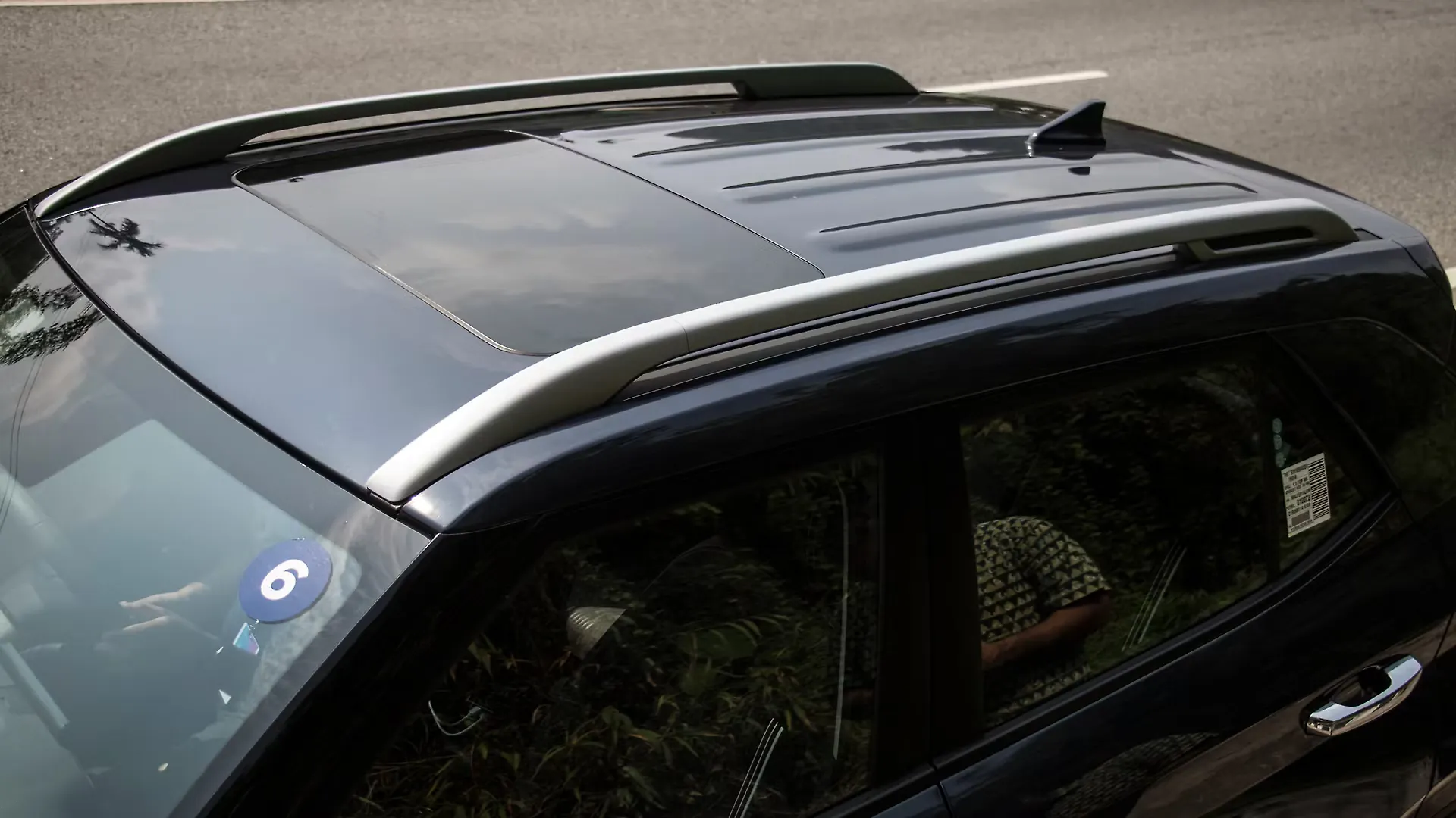 Venue Car Roof Image, Venue Photos in India CarWale