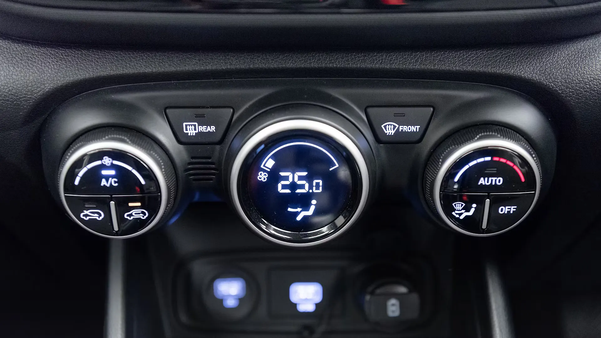 Venue AC Controls Image, Venue Photos in India CarWale