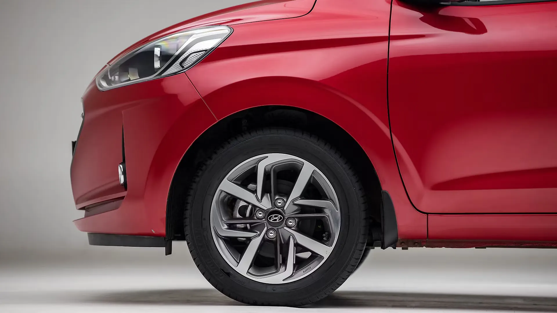 Grand i10 Nios Wheel Image, Grand i10 Nios Photos in India CarWale