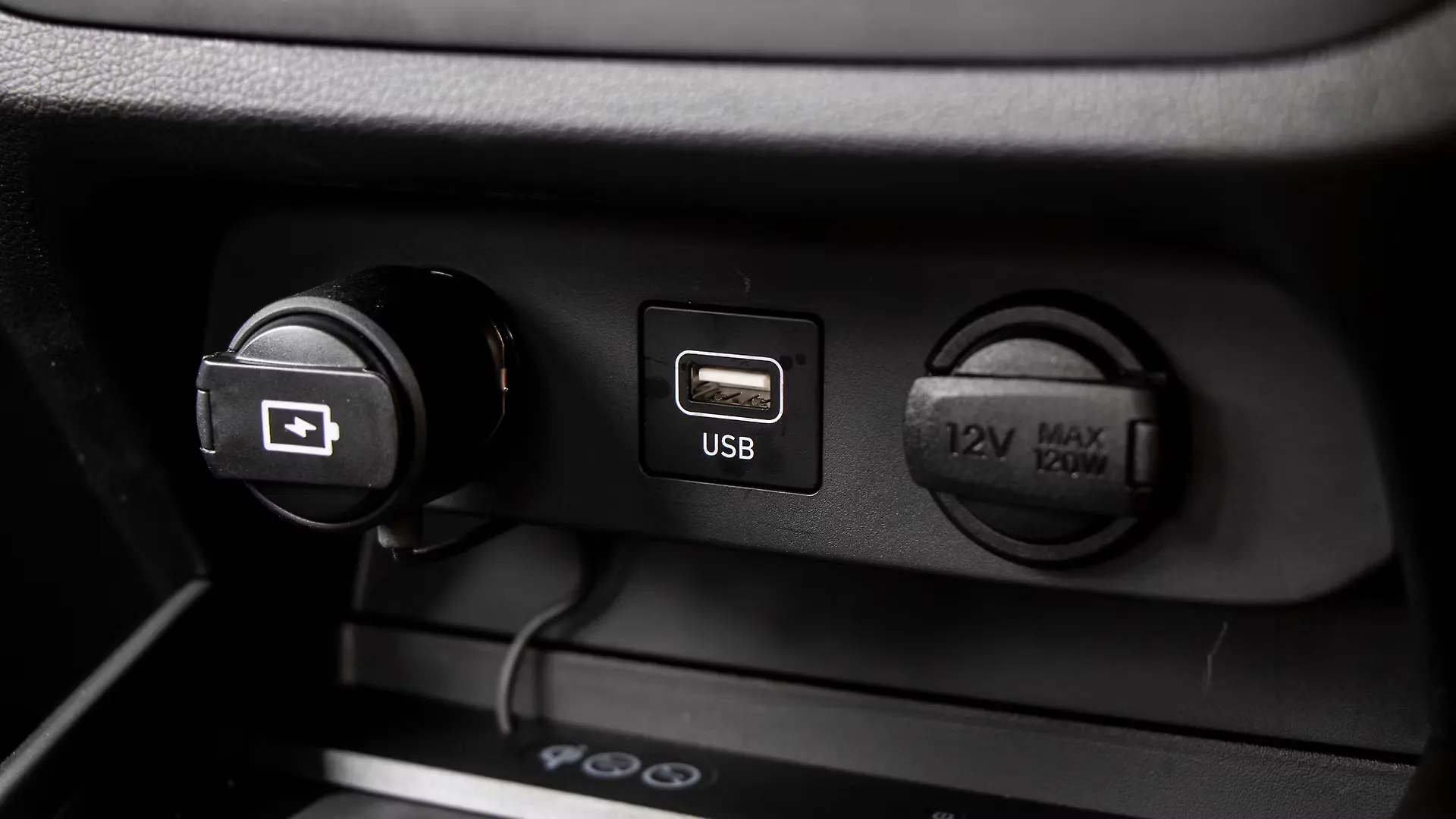 Grand i10 Nios USB Port/AUX/Power Socket/Wireless Charging Image, Grand