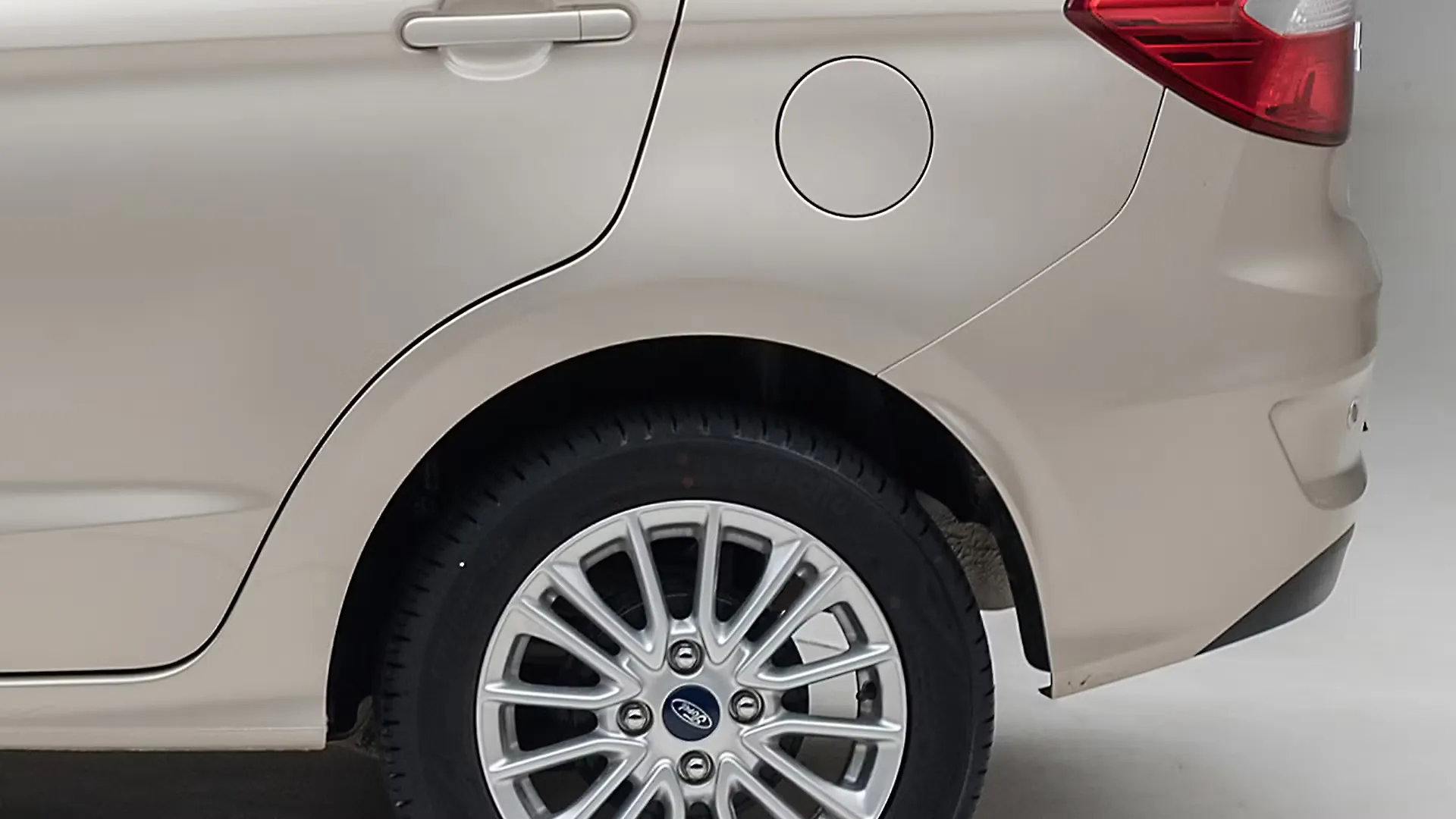 Aspire Rear Fender Image, Aspire Photos in India CarWale