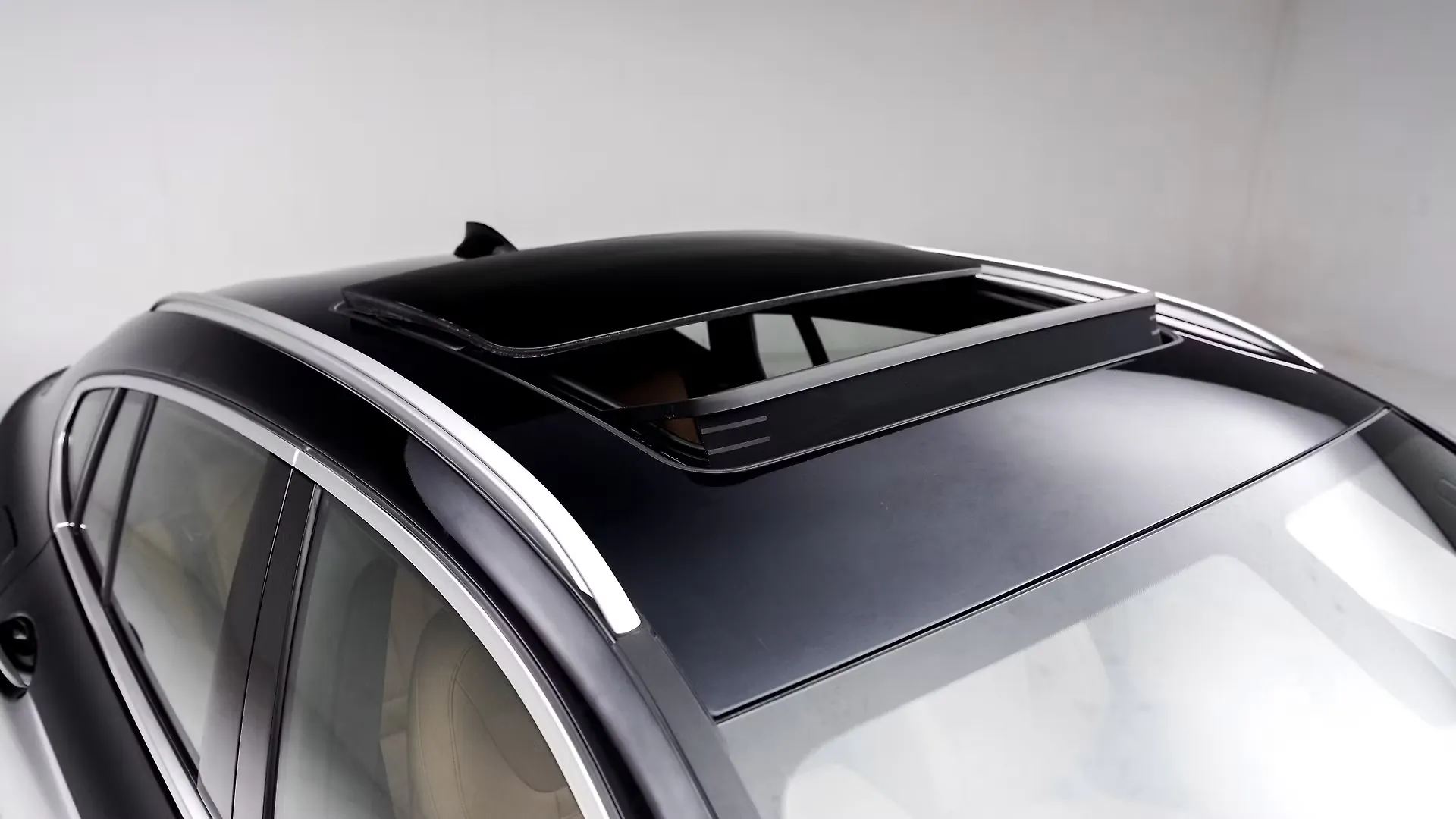 X4 Sunroof/Moonroof Image, X4 Photos in India CarWale