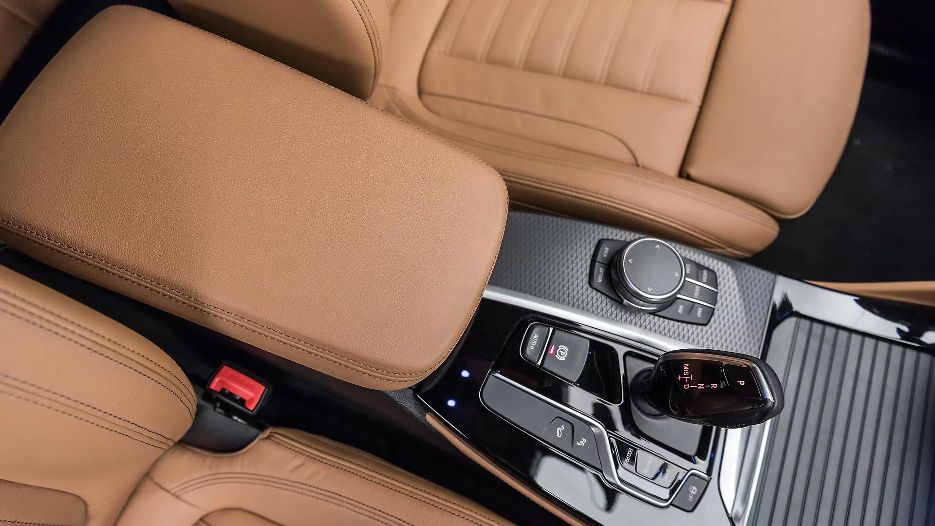 X4 Center Console/Centre Console Storage Image, X4 Photos in India