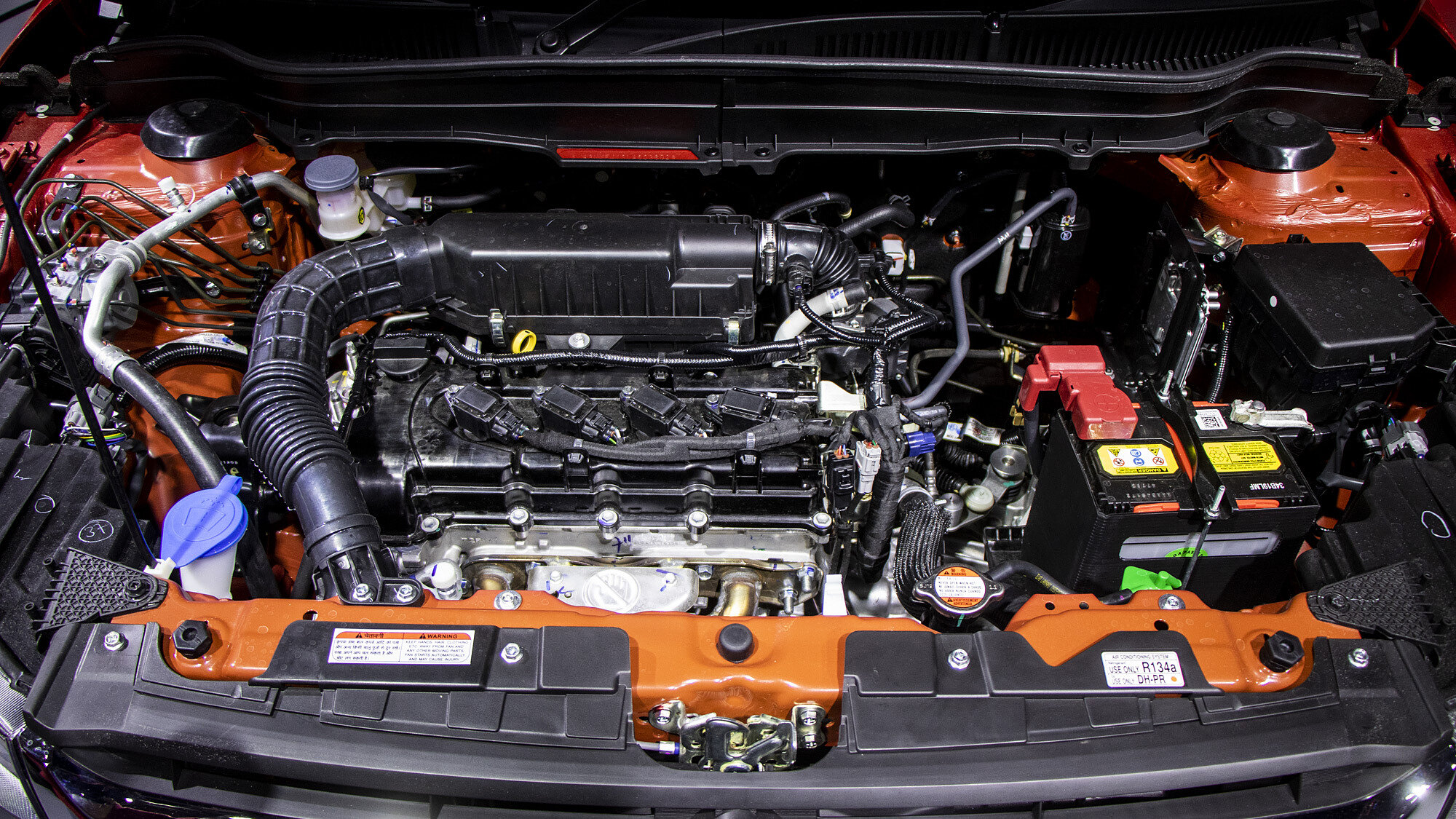 Vitara Brezza Engine Bay Image, Vitara Brezza Photos in India - CarWale