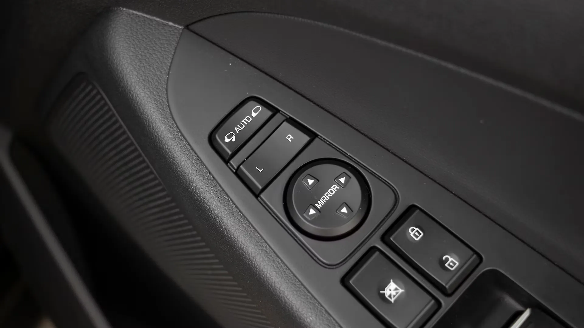 The Secret Function Your Hyundai Tucson Rear View Mirror Buttons Hold! - zpmewo1