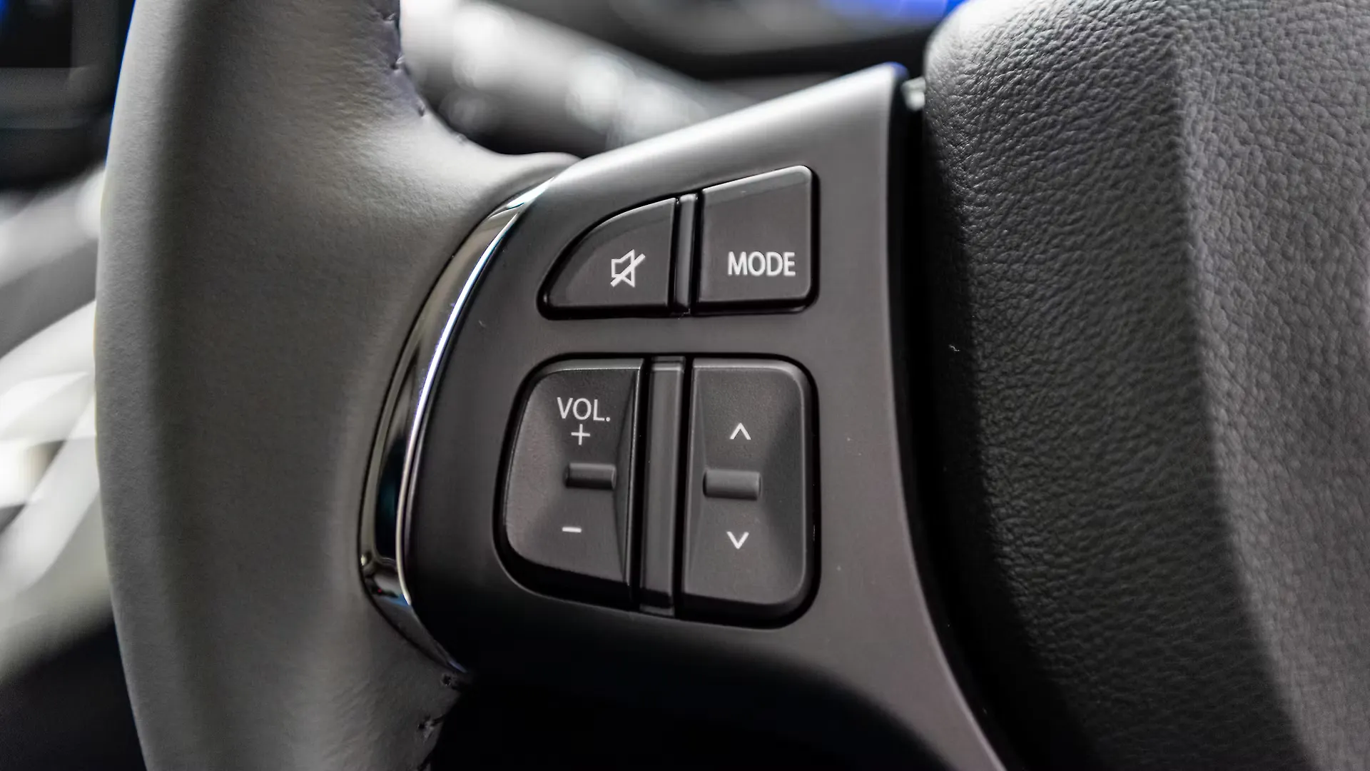 Glanza Steering Mounted Controls Image, Glanza Photos in India CarWale