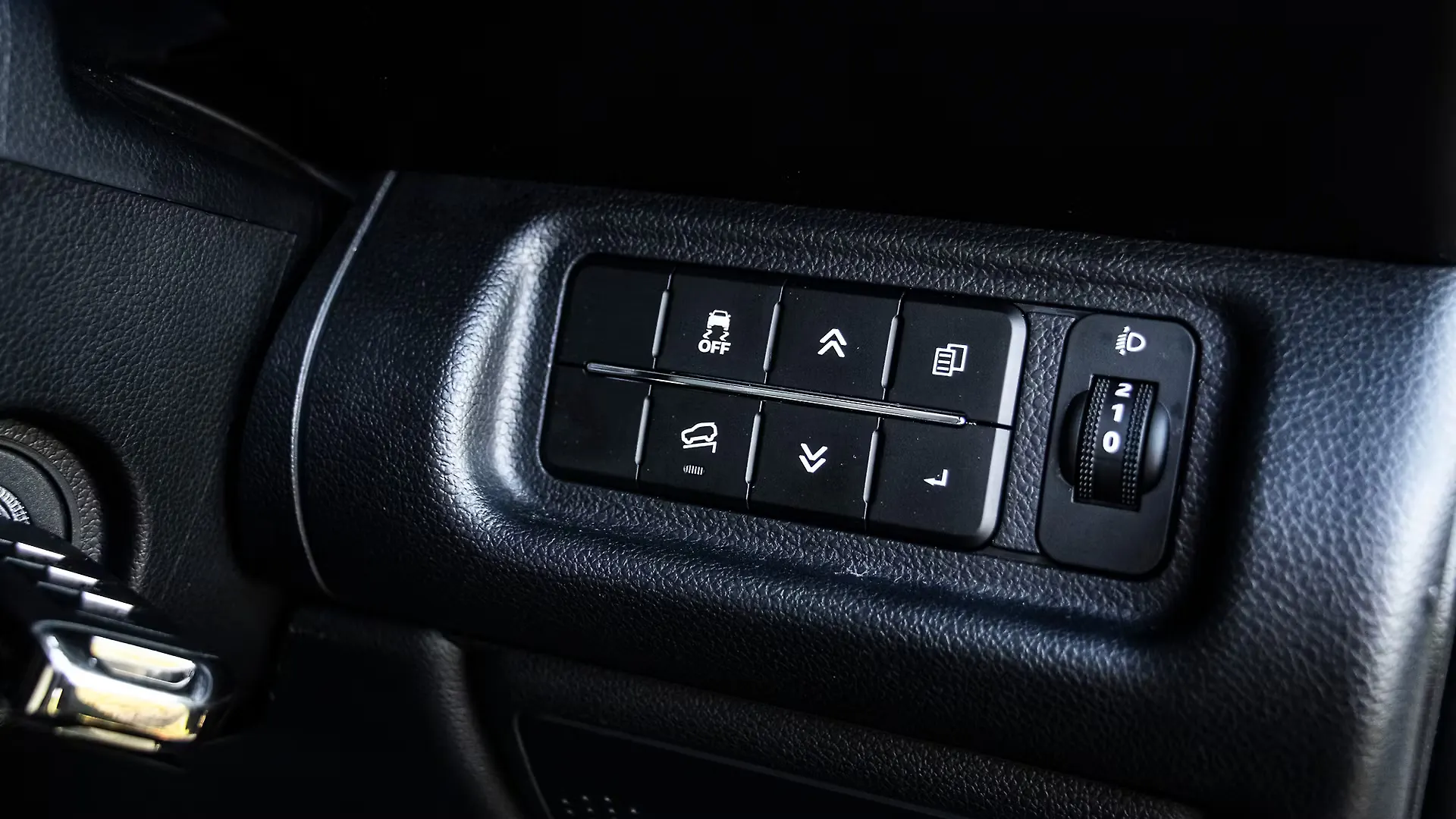 Thar Dashboard Switches Image, Thar Photos in India CarWale