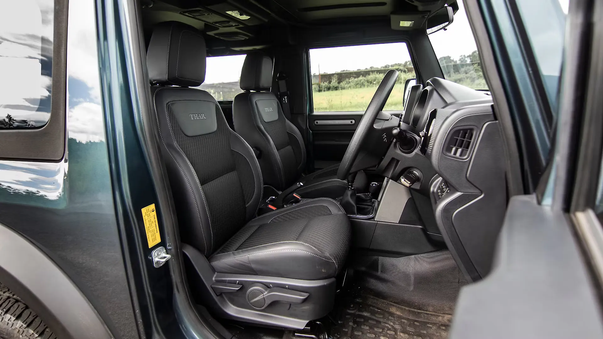 Thar Front Row Seats Image, Thar Photos in India CarWale