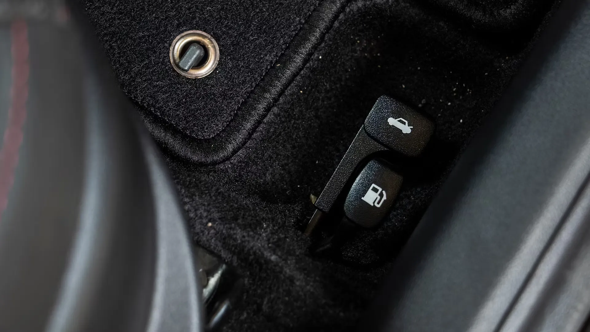 Verna Boot Release Lever/Fuel Lid Release Lever Image, Verna Photos in