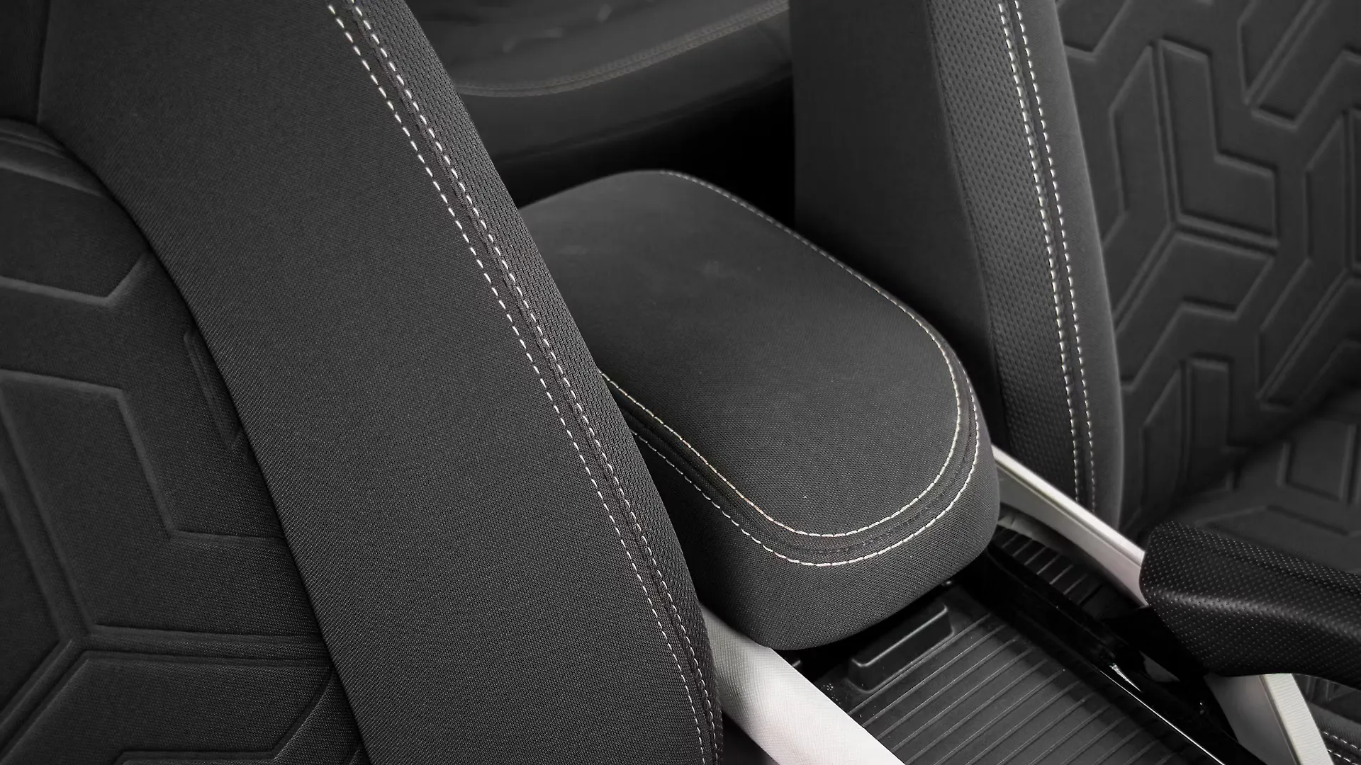 Nexon Front Centre Arm Rest Image, Nexon Photos in India CarWale