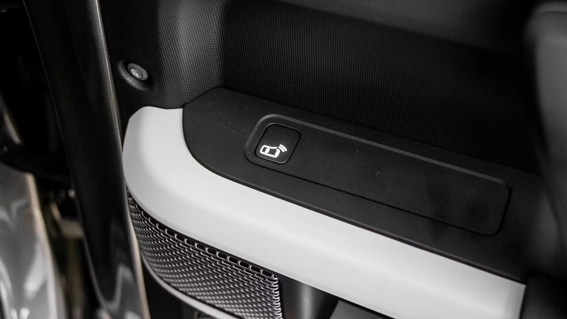 Defender Rear Power Window Switches Image, Defender Photos in India