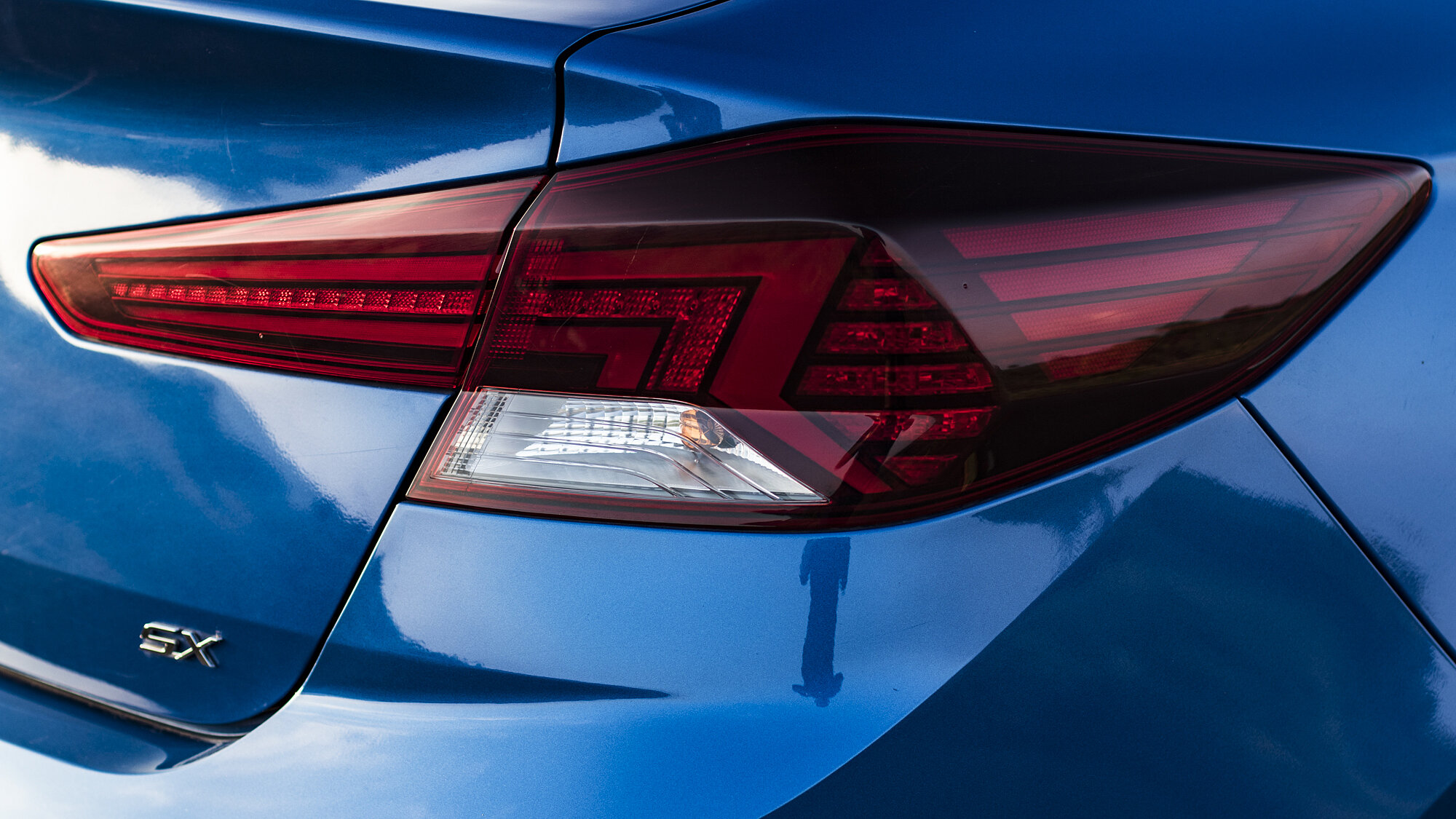 Elantra Tail Lamps Image, Elantra Photos in India - CarWale