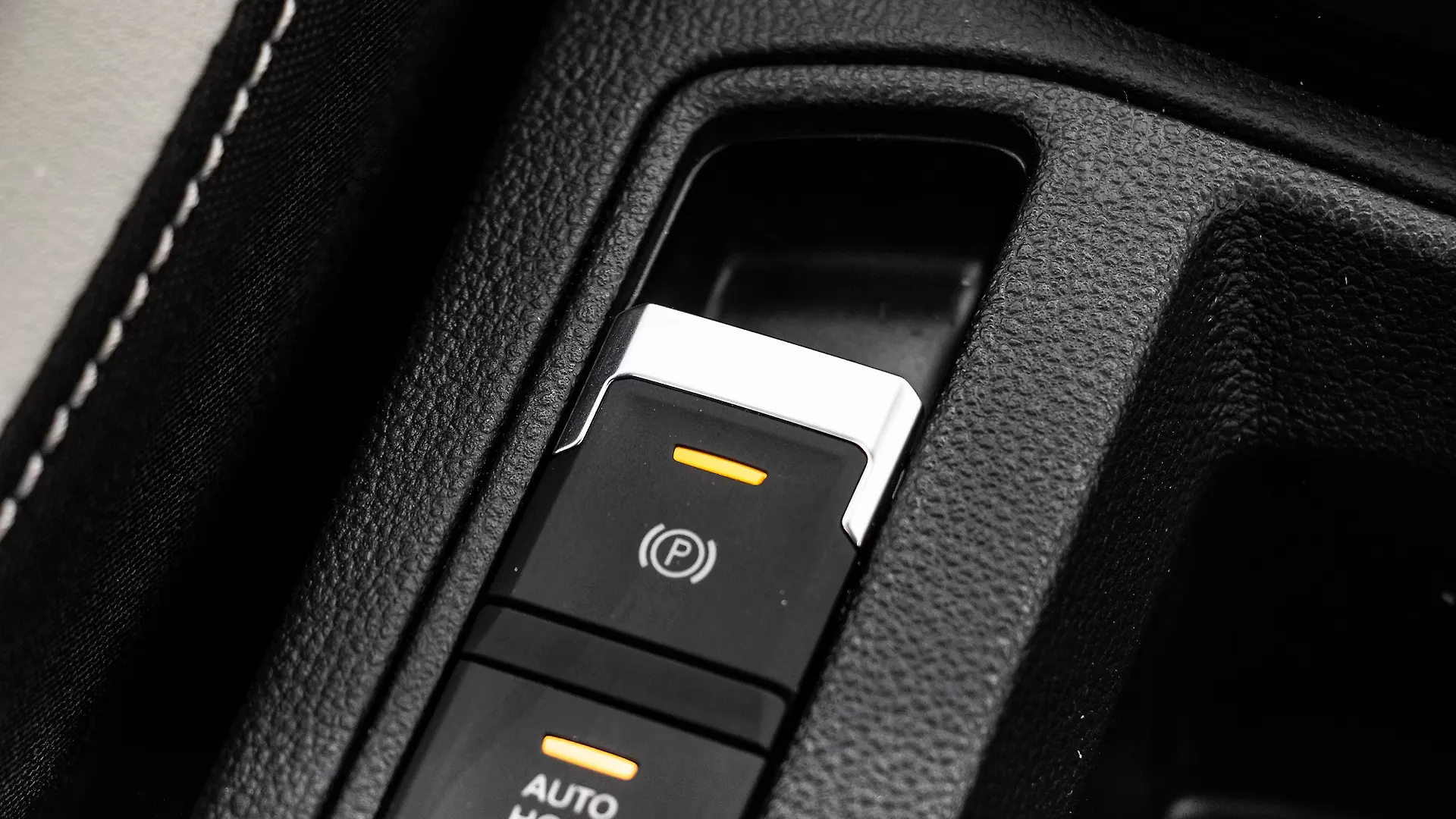 TRoc Parking Brake/Emergency Brake Image, TRoc Photos in India CarWale