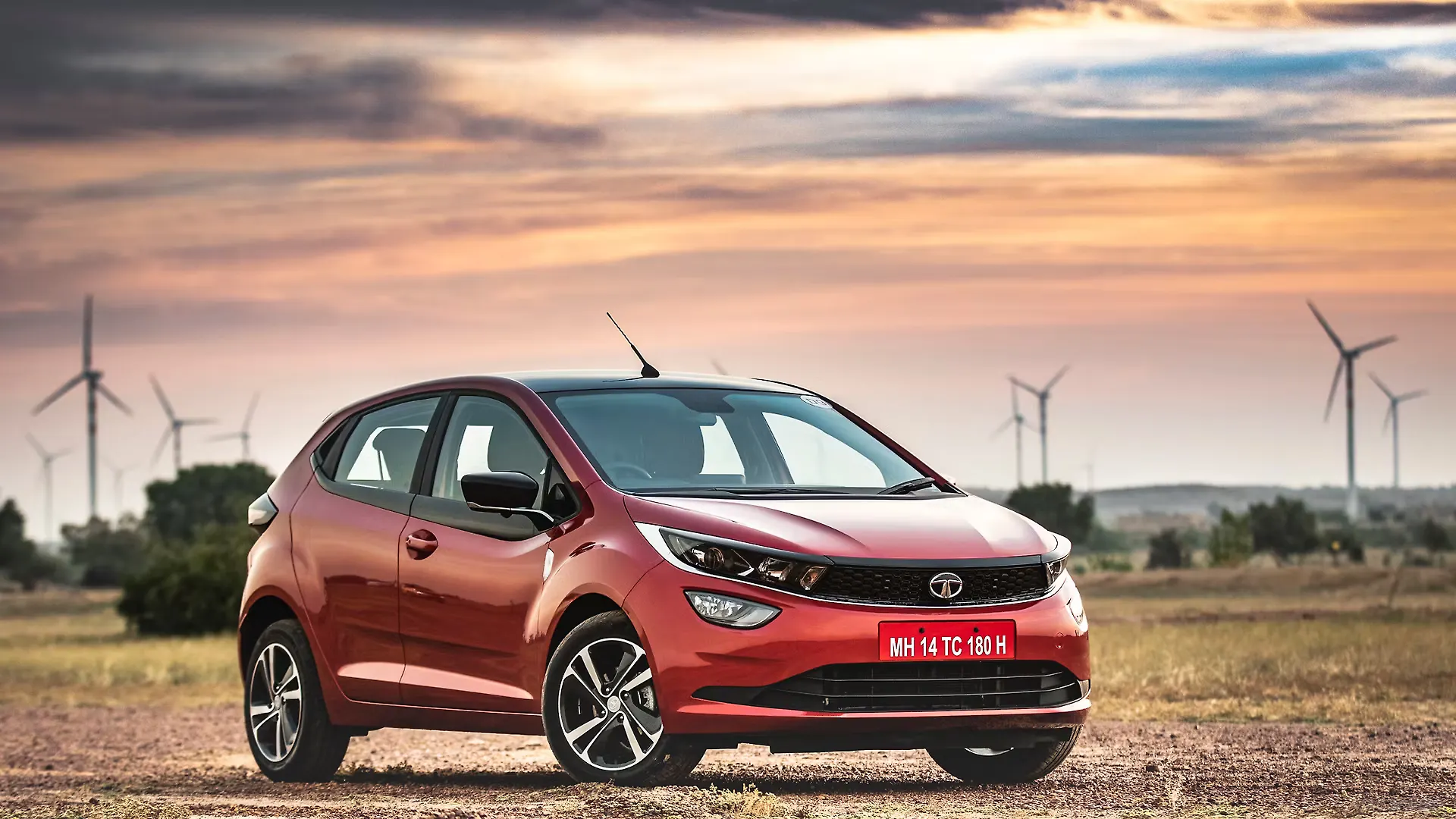 Altroz Front Right ThreeQuarter Image, Altroz Photos in India CarWale