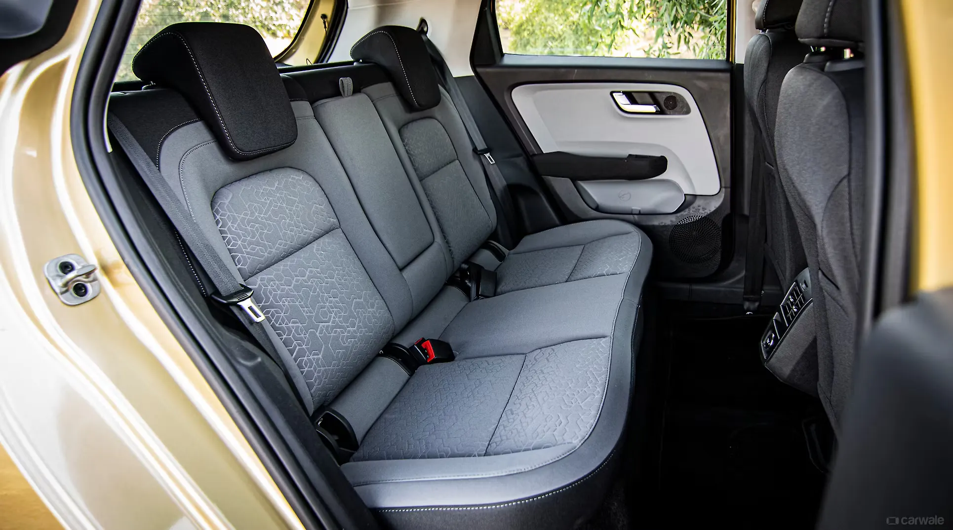 Altroz Rear Seat Space Image, Altroz Photos in India CarWale