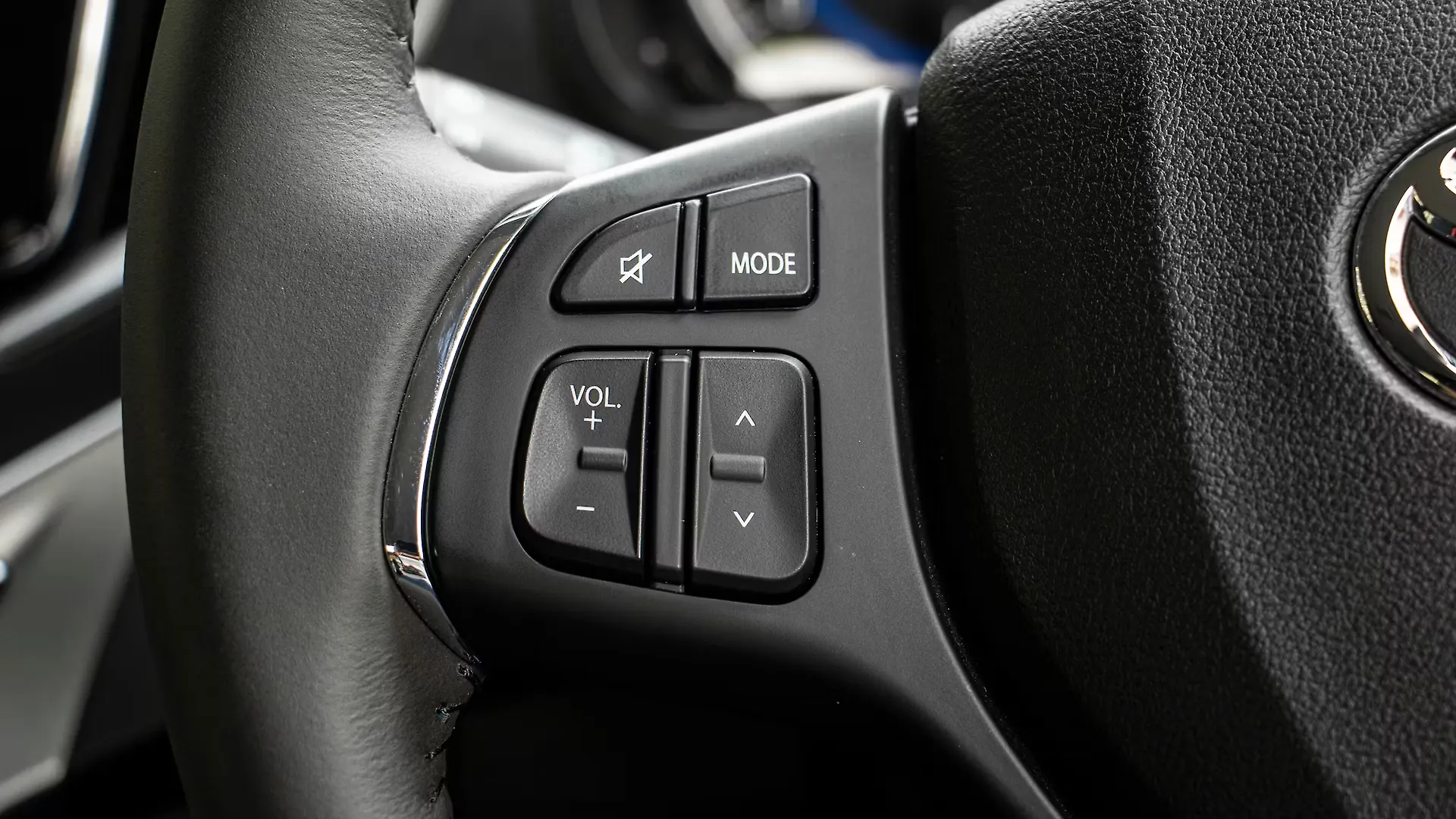 Glanza Steering Mounted Audio Controls Image, Glanza Photos in India