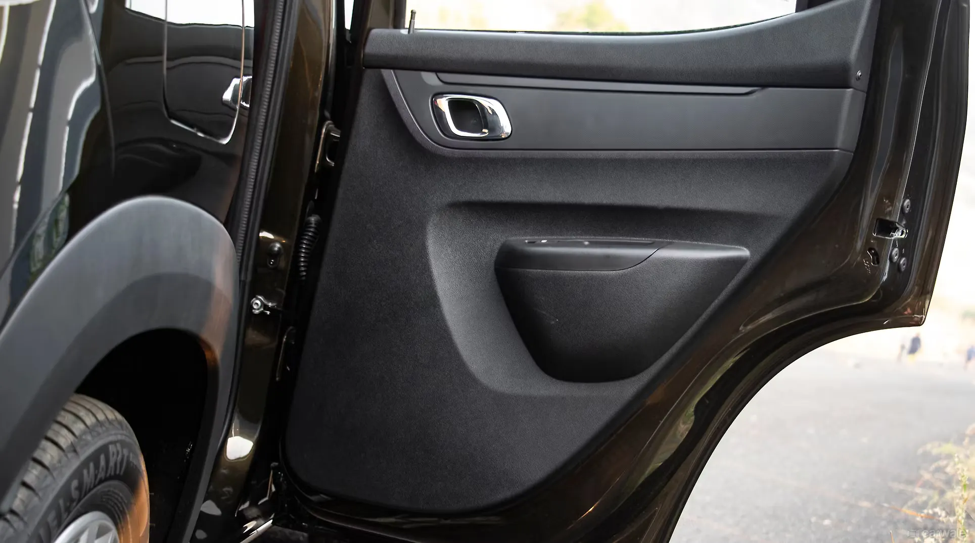 Kwid Door Handles Image, Kwid Photos in India CarWale