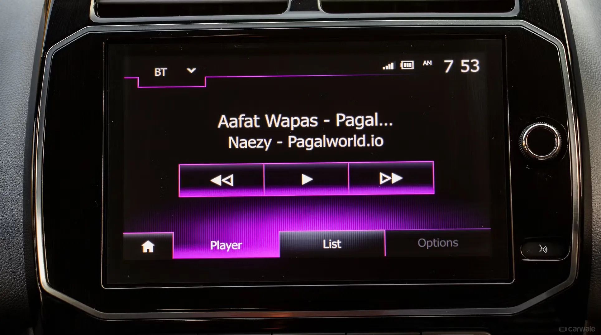 Kwid Music System Image, Kwid Photos in India CarWale