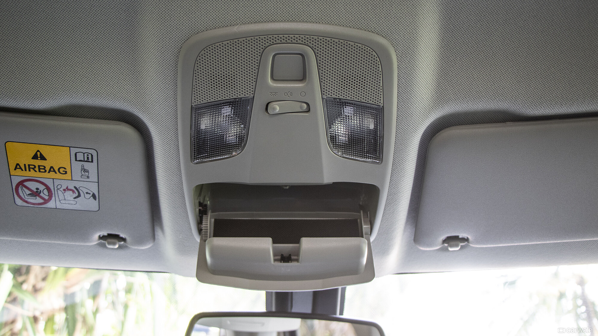 Vitara Brezza Cabin Lamp Image, Vitara Brezza Photos in India - CarWale