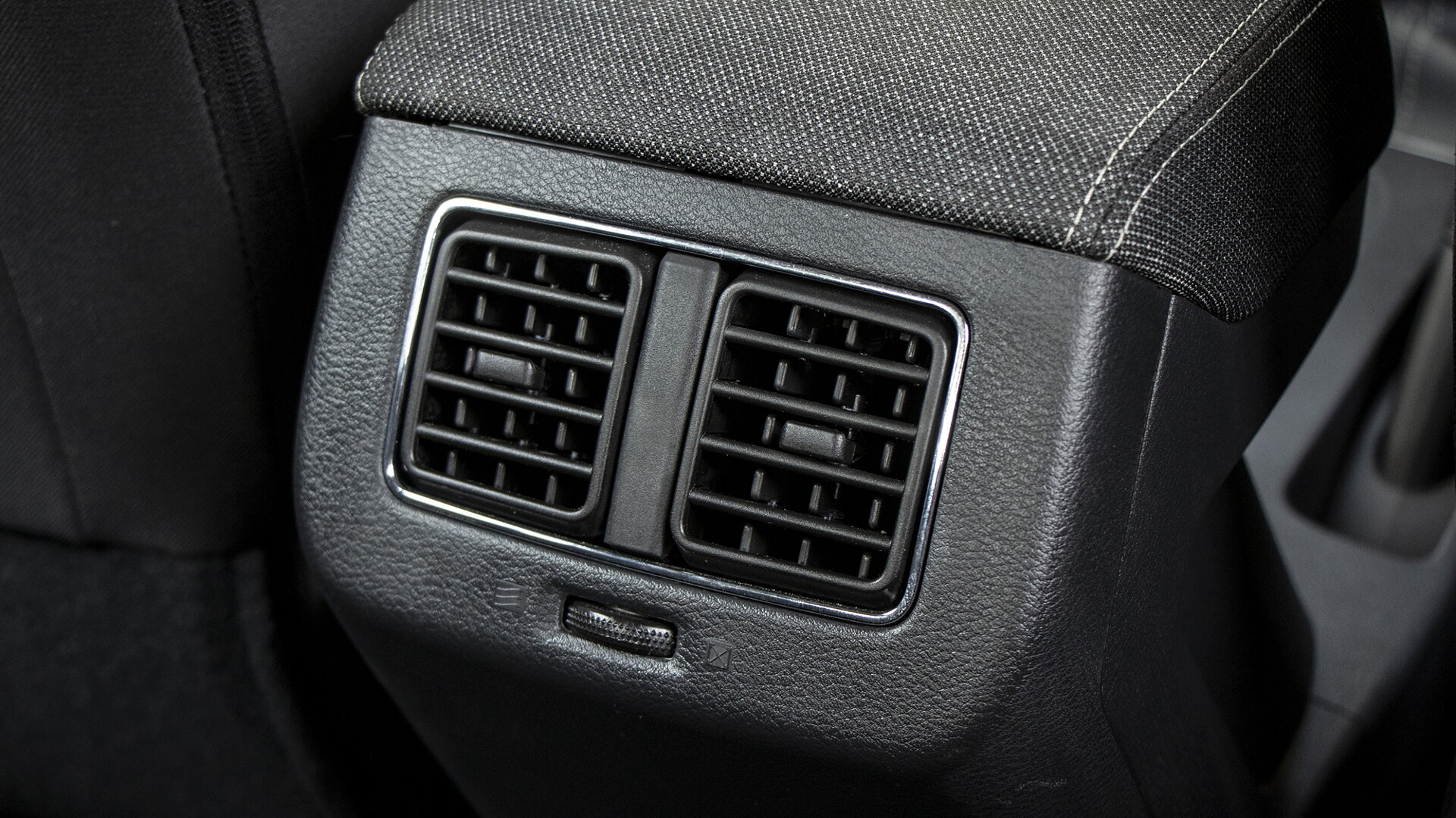 Magnite Rear Row Air Vent Image, Magnite Photos in India CarWale