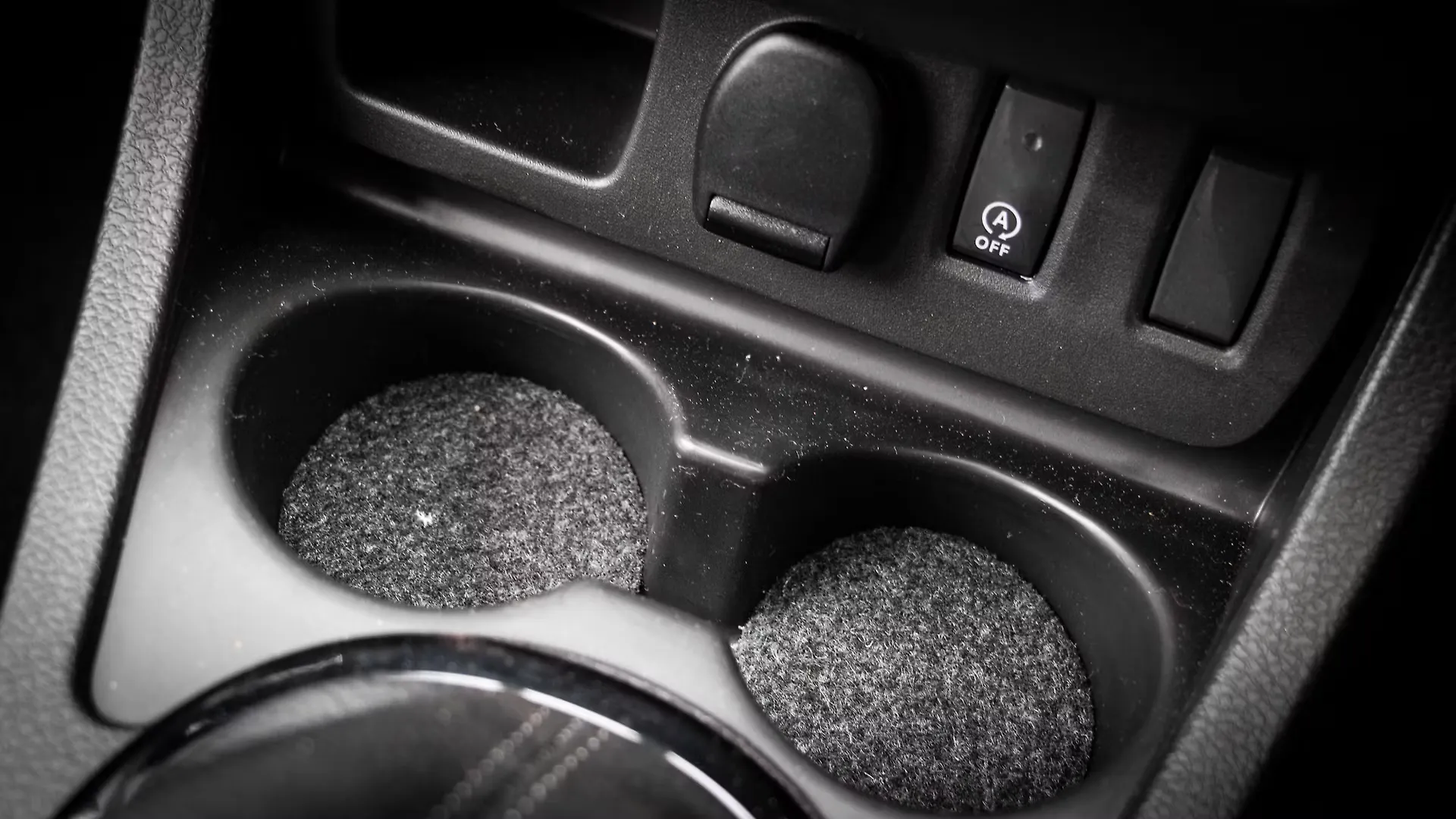 Duster Cup Holders Image, Duster Photos in India CarWale