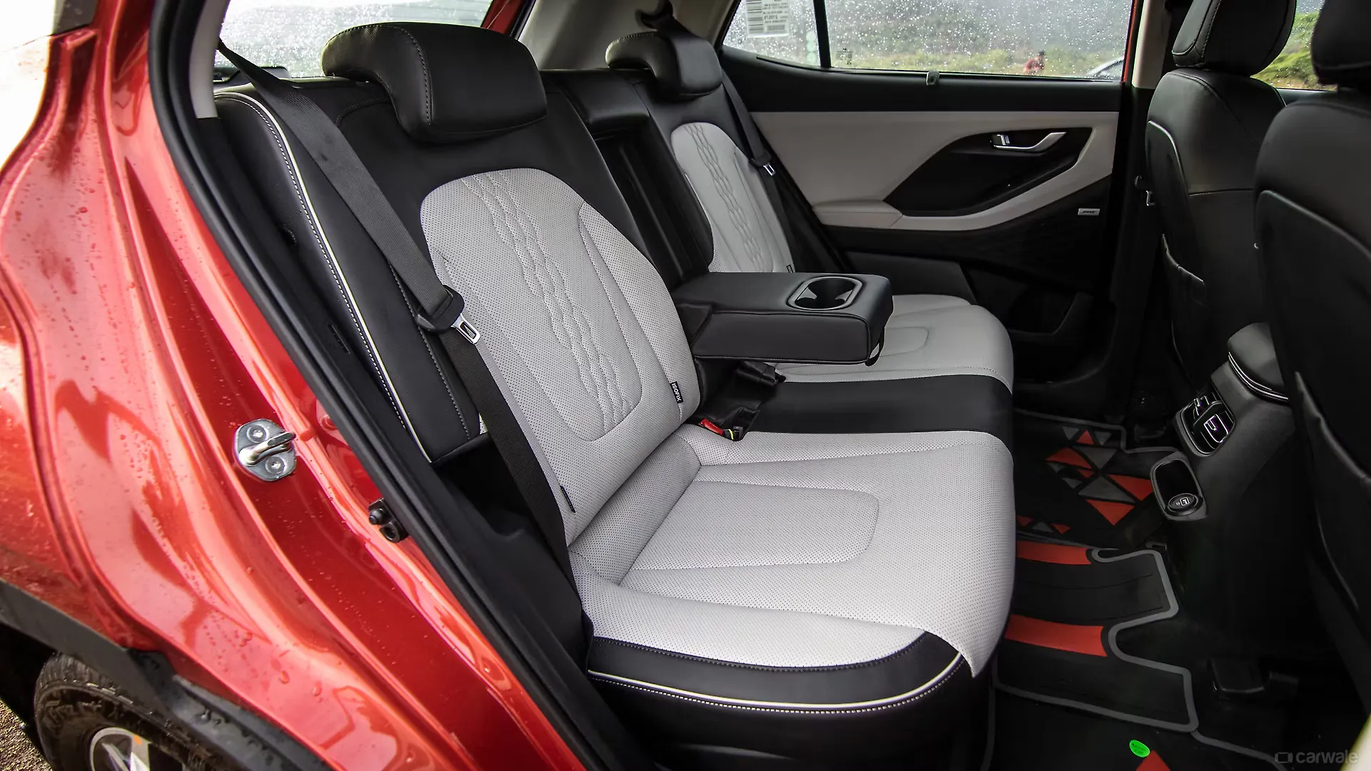 Creta Rear Seats Image, Creta Photos in India - CarWale