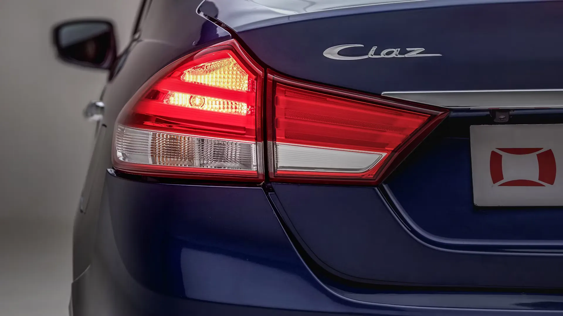 Ciaz Rear Signal/Blinker Light Image, Ciaz Photos in India CarWale